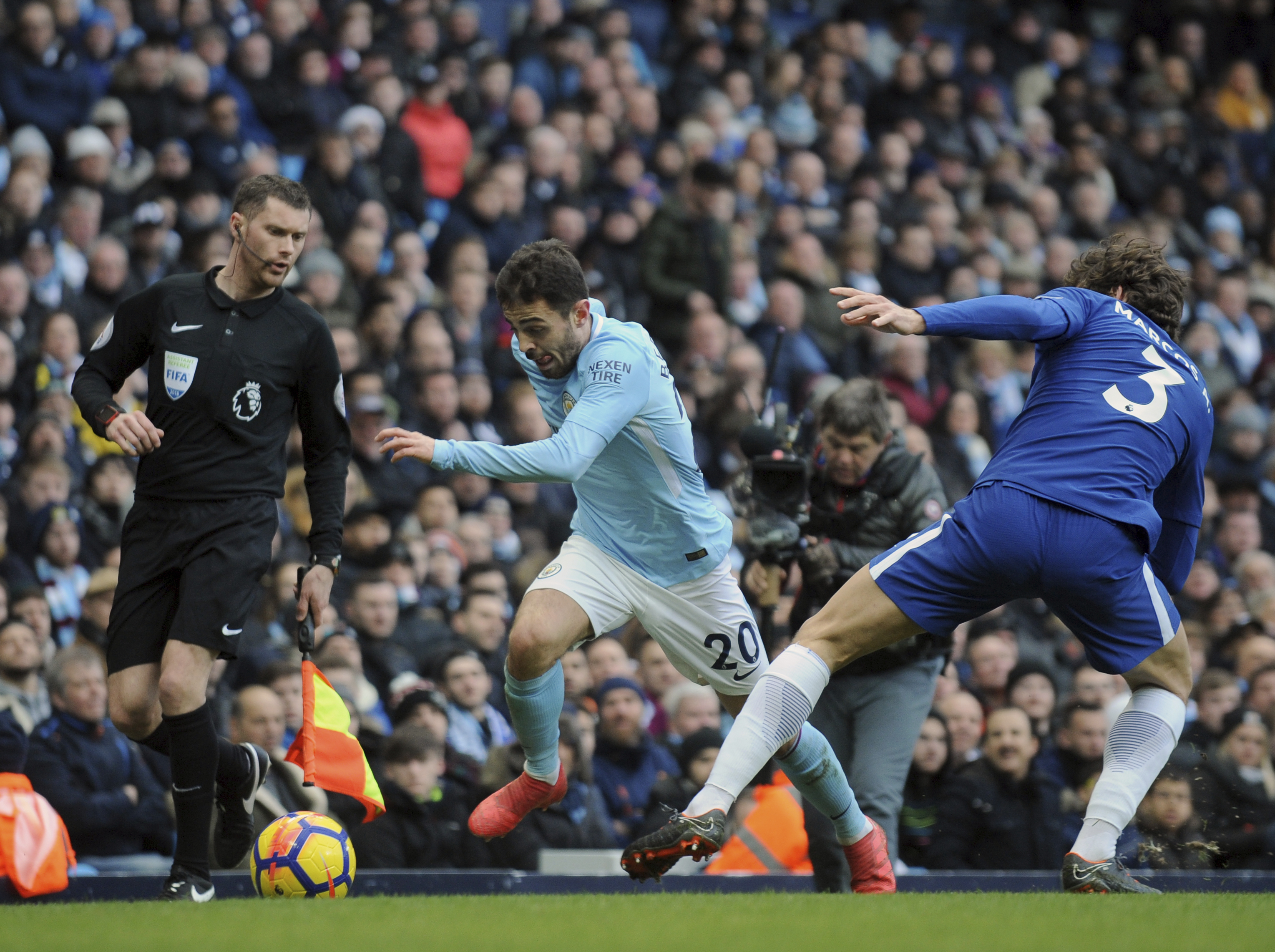 Man City shows gulf in class in beating Chelsea 1-0 in EPL