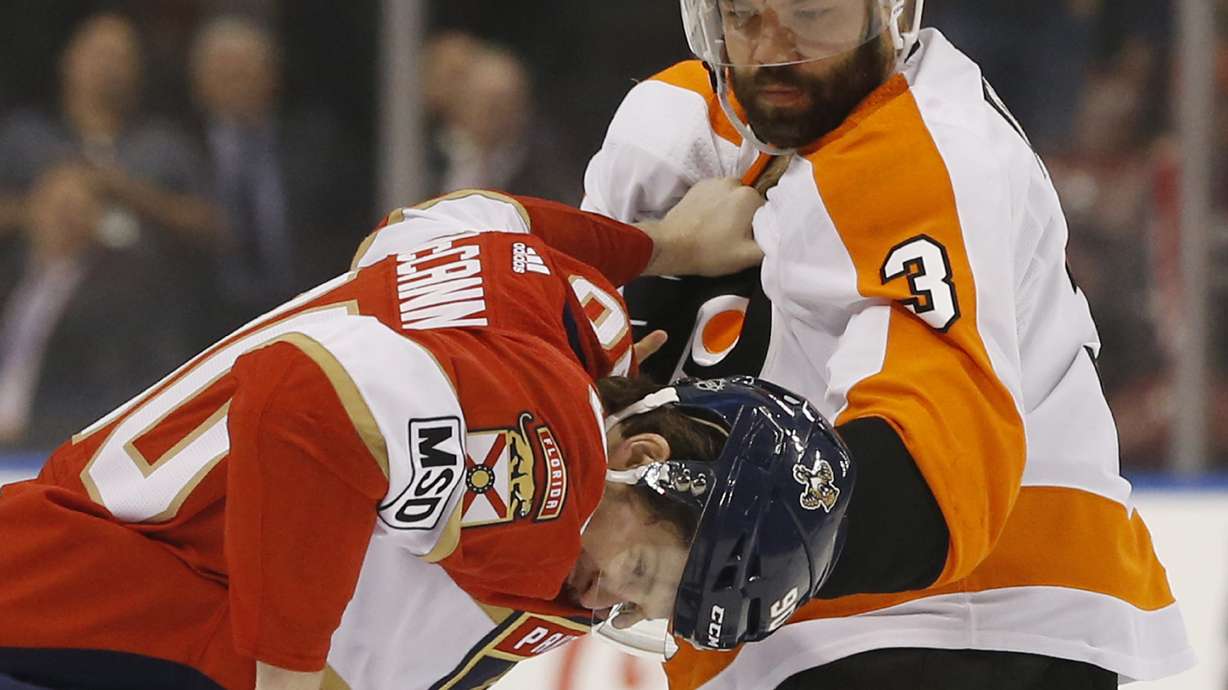 Dadonov leads Panthers to 6th straight win, 4-1 over Flyers