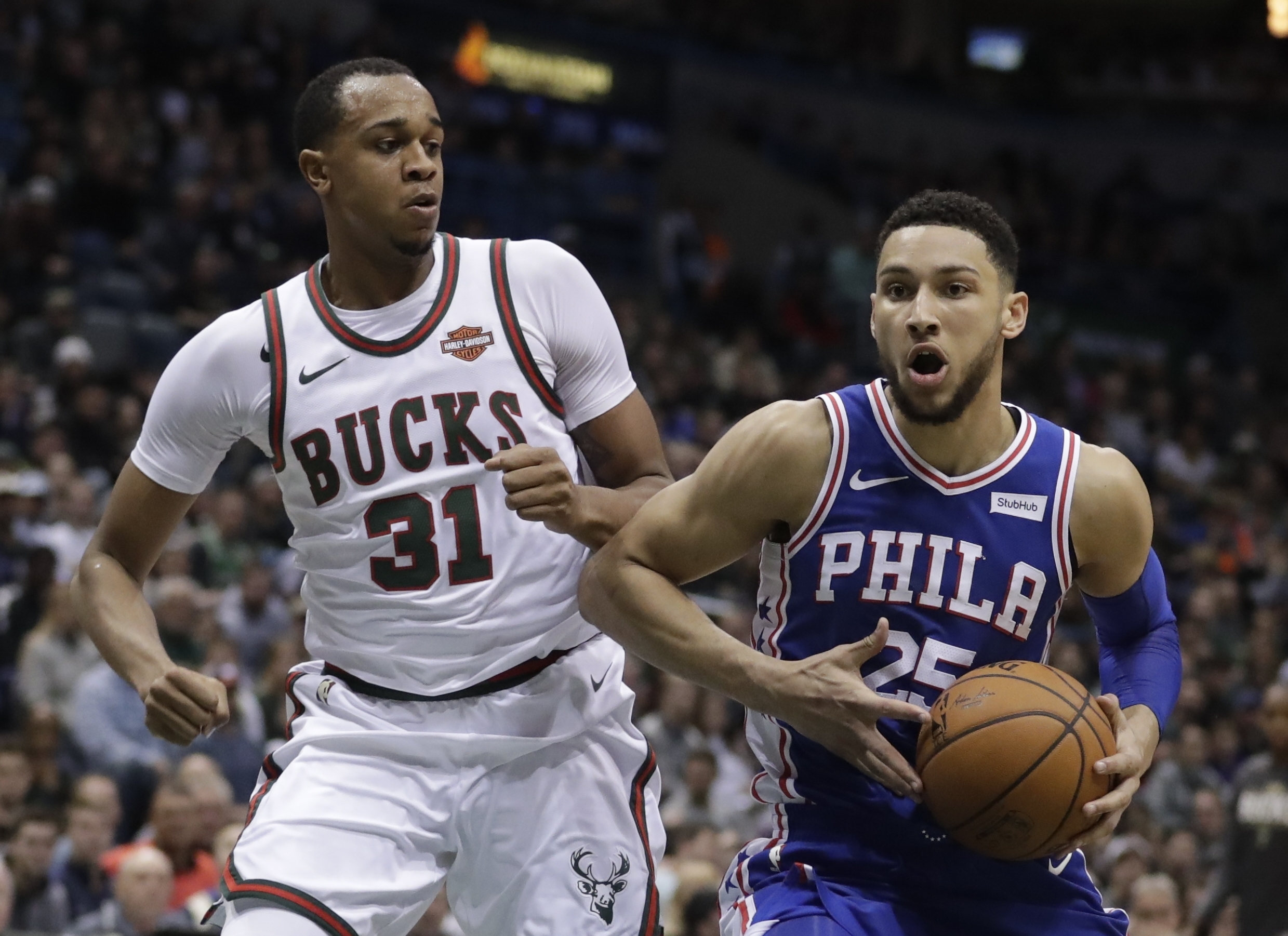 Antetokounmpo scores 35 points, Bucks beat 76ers 118-110