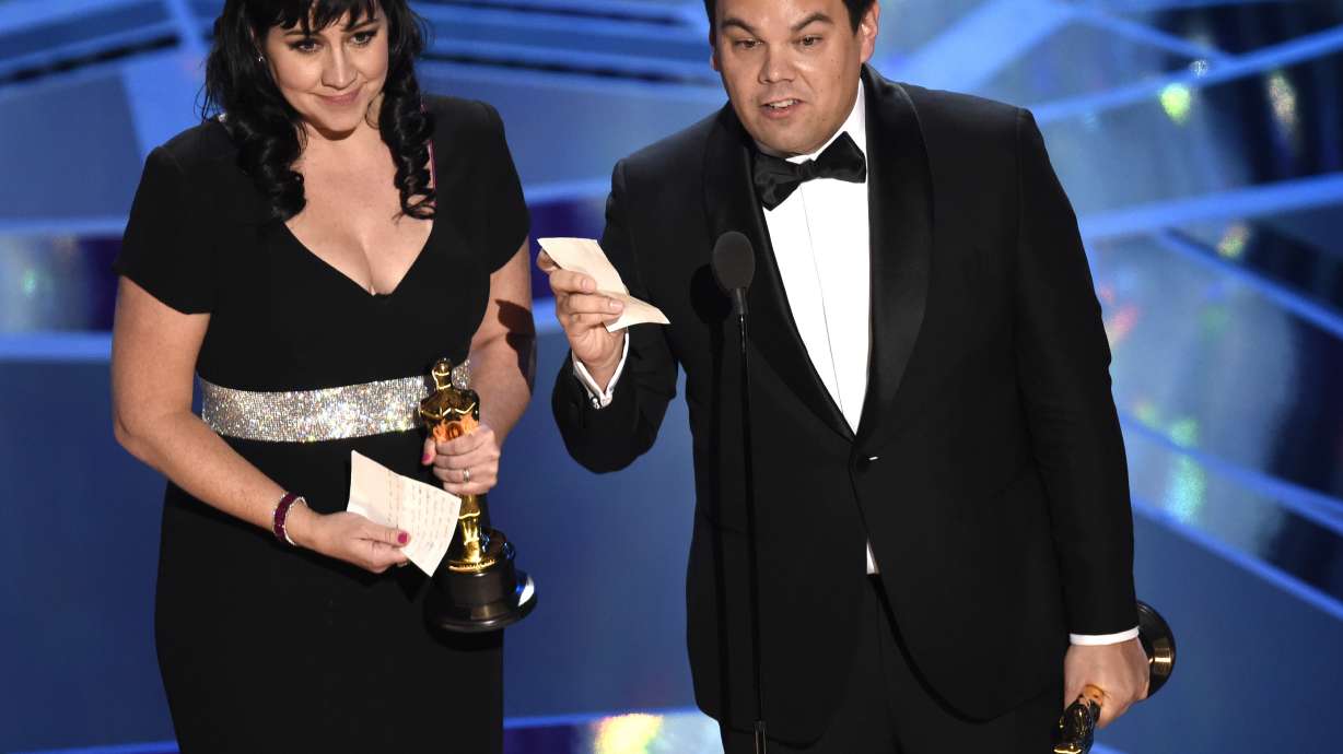'Let It Go' songwriters win 2nd Oscar for song from 'Coco'