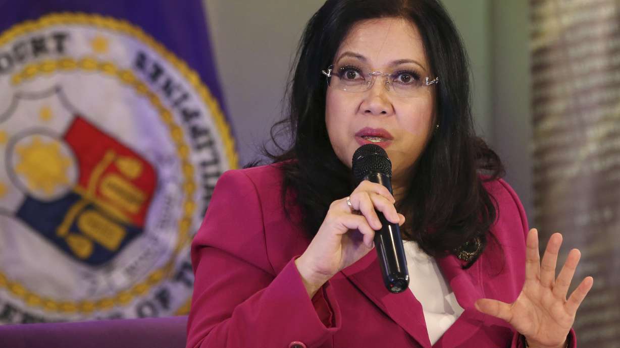 Philippine gov't asks Supreme Court to expel chief justice