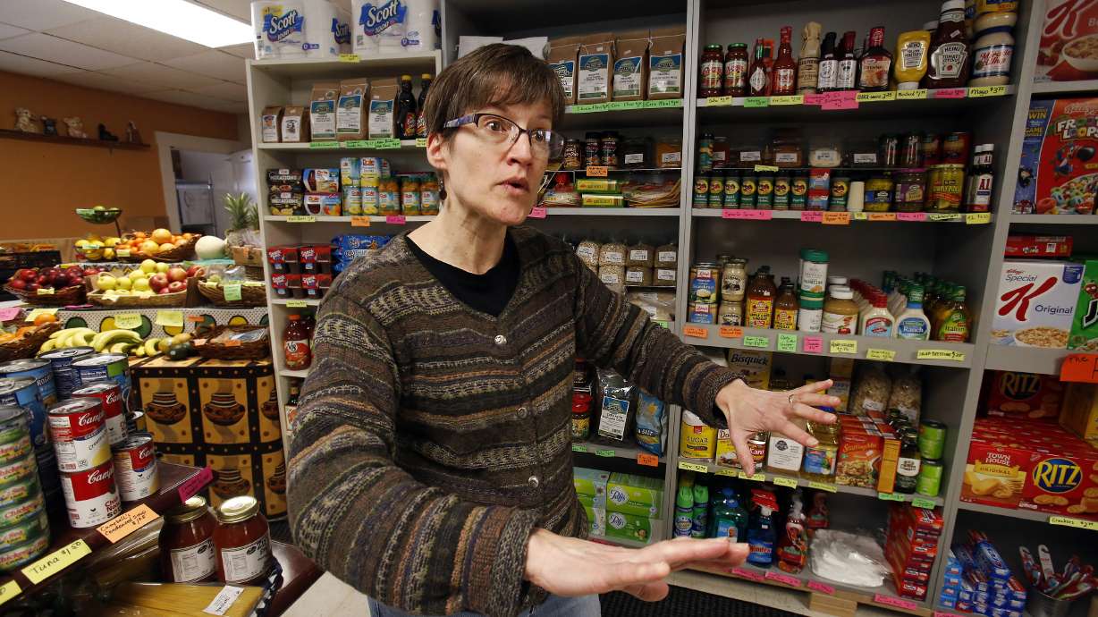 Food boxes, not stamps? Idea in Trump budget worries grocers