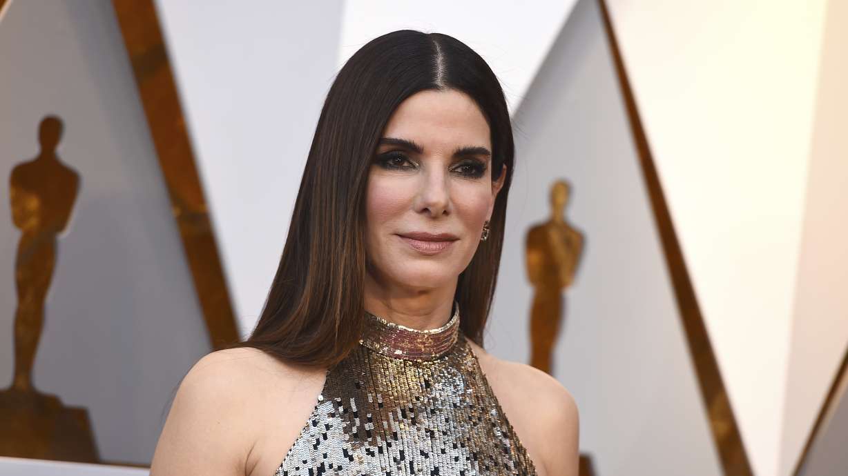 Strong metals or soft pinks dominated the Oscar red carpet