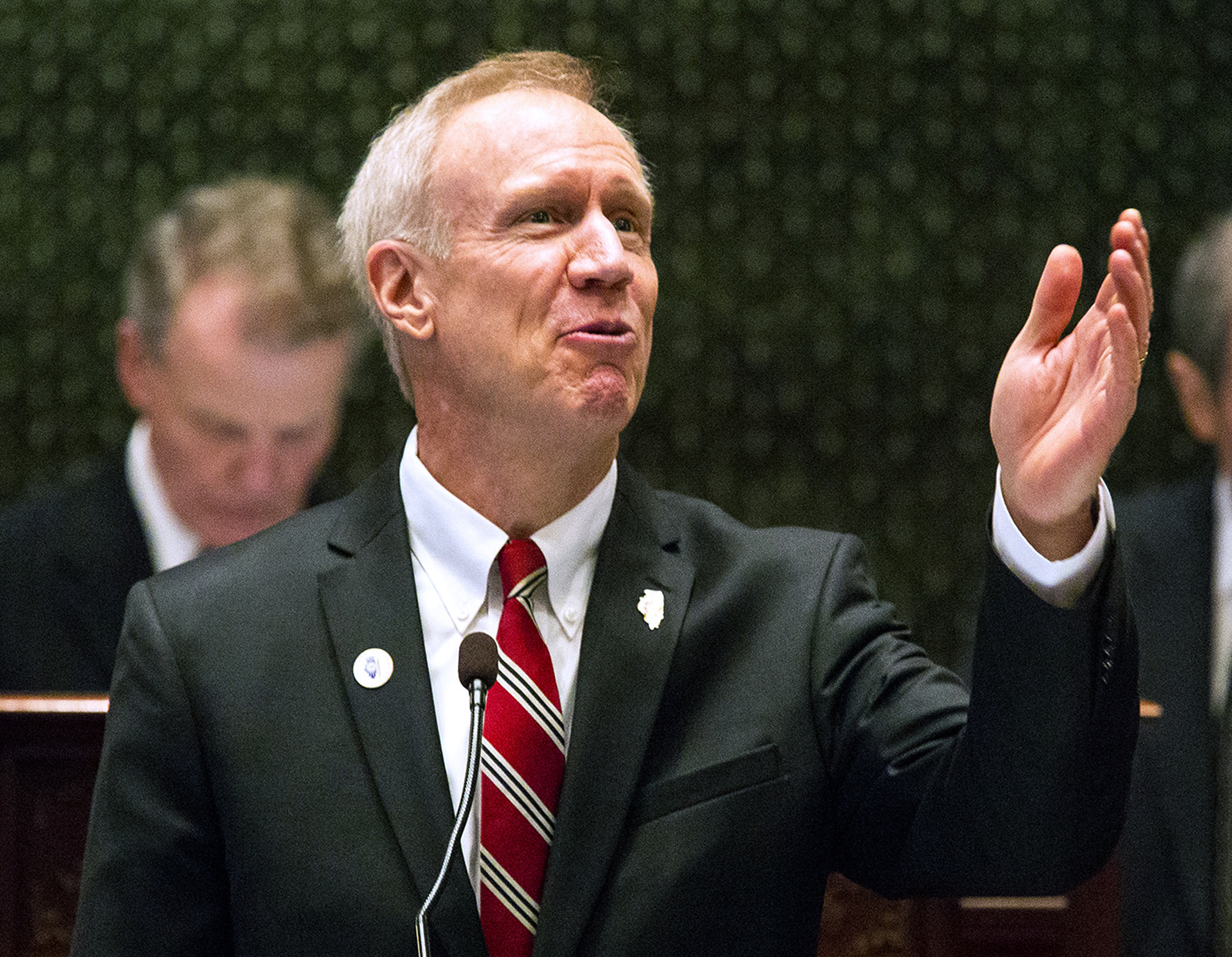 Rauner now plans to raze vet dorms where Legionnaires' found