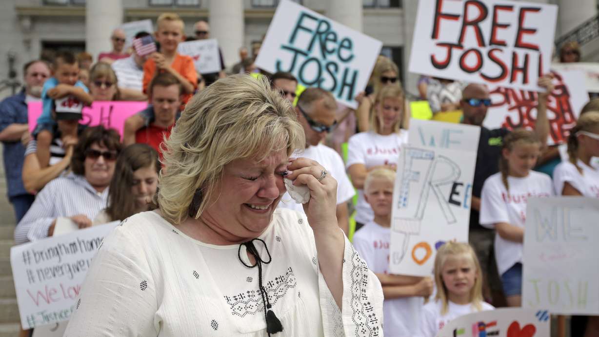 US aides: Venezuela opens backchannel over jailed American