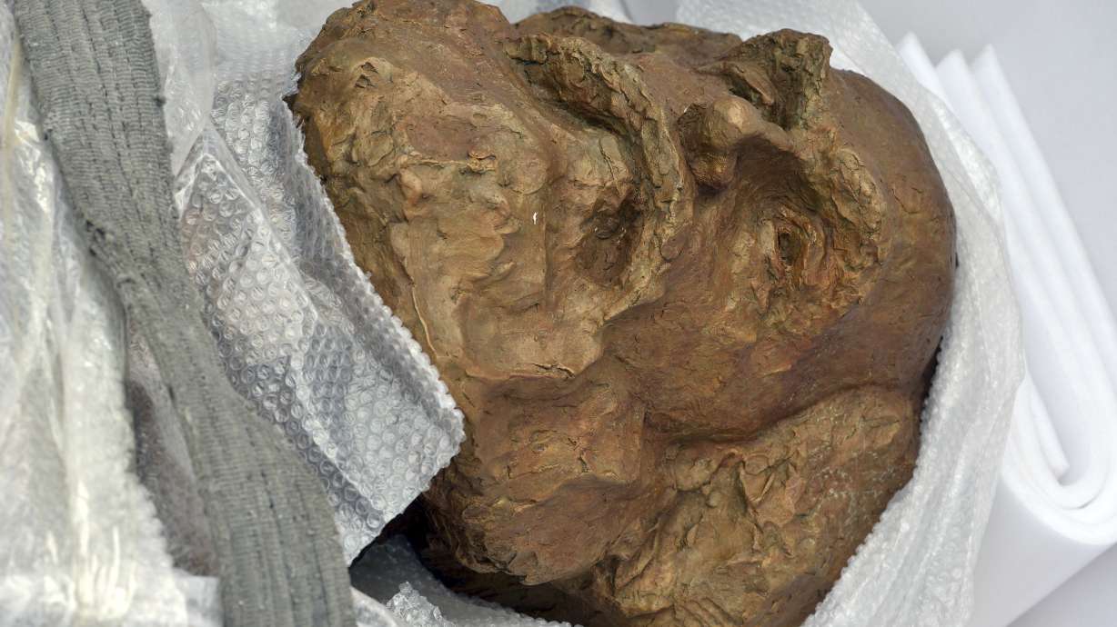 China gifts bronze statue of Marx to German birthplace Trier