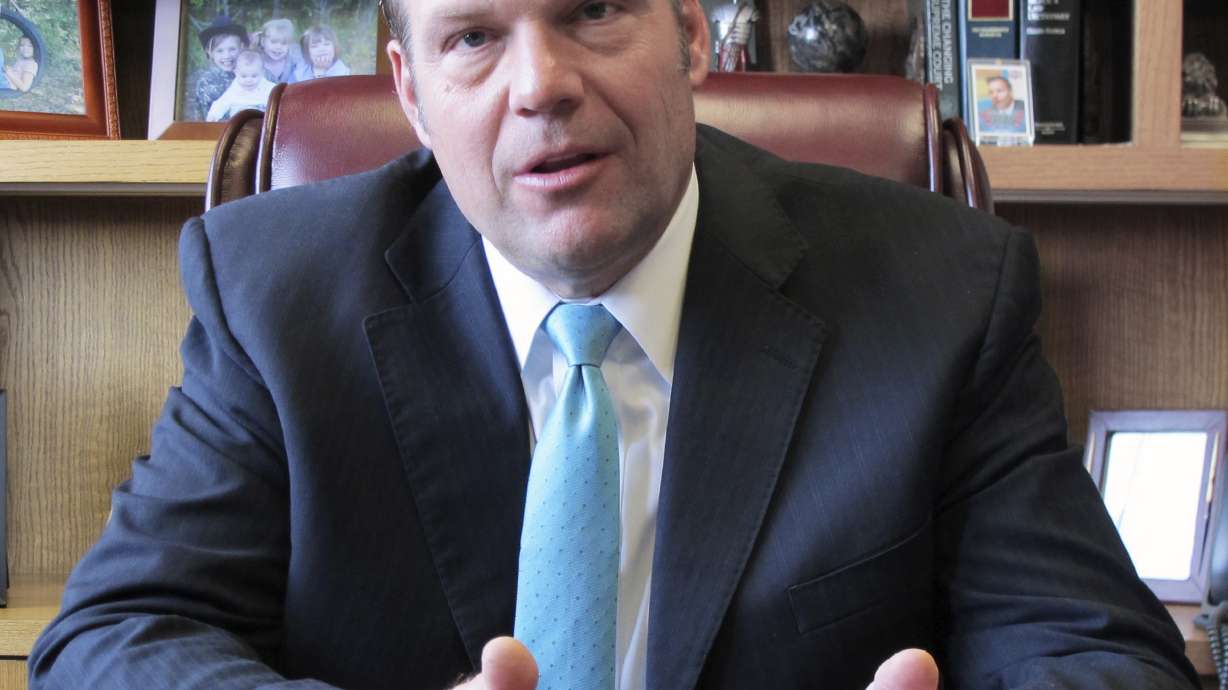 The Latest: Witnesses take stand in Kansas voting law case