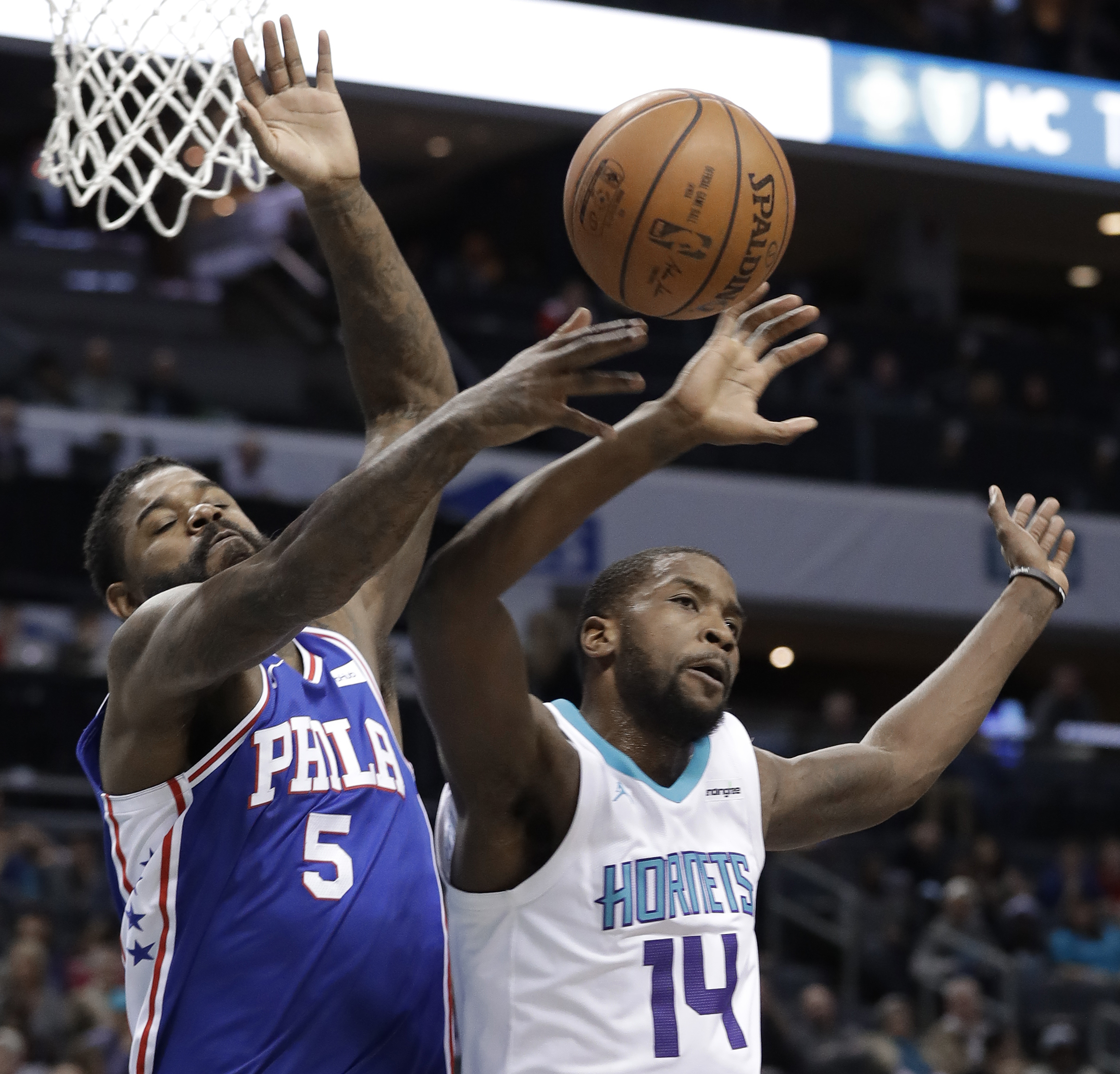 Covington, hot-shooting 76ers rout Hornets 128-114