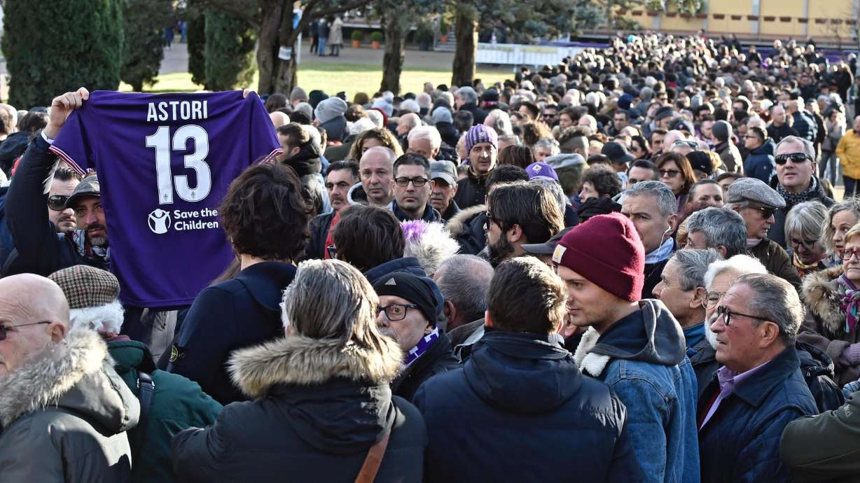 Fiorentina's squad pays respects to Astori