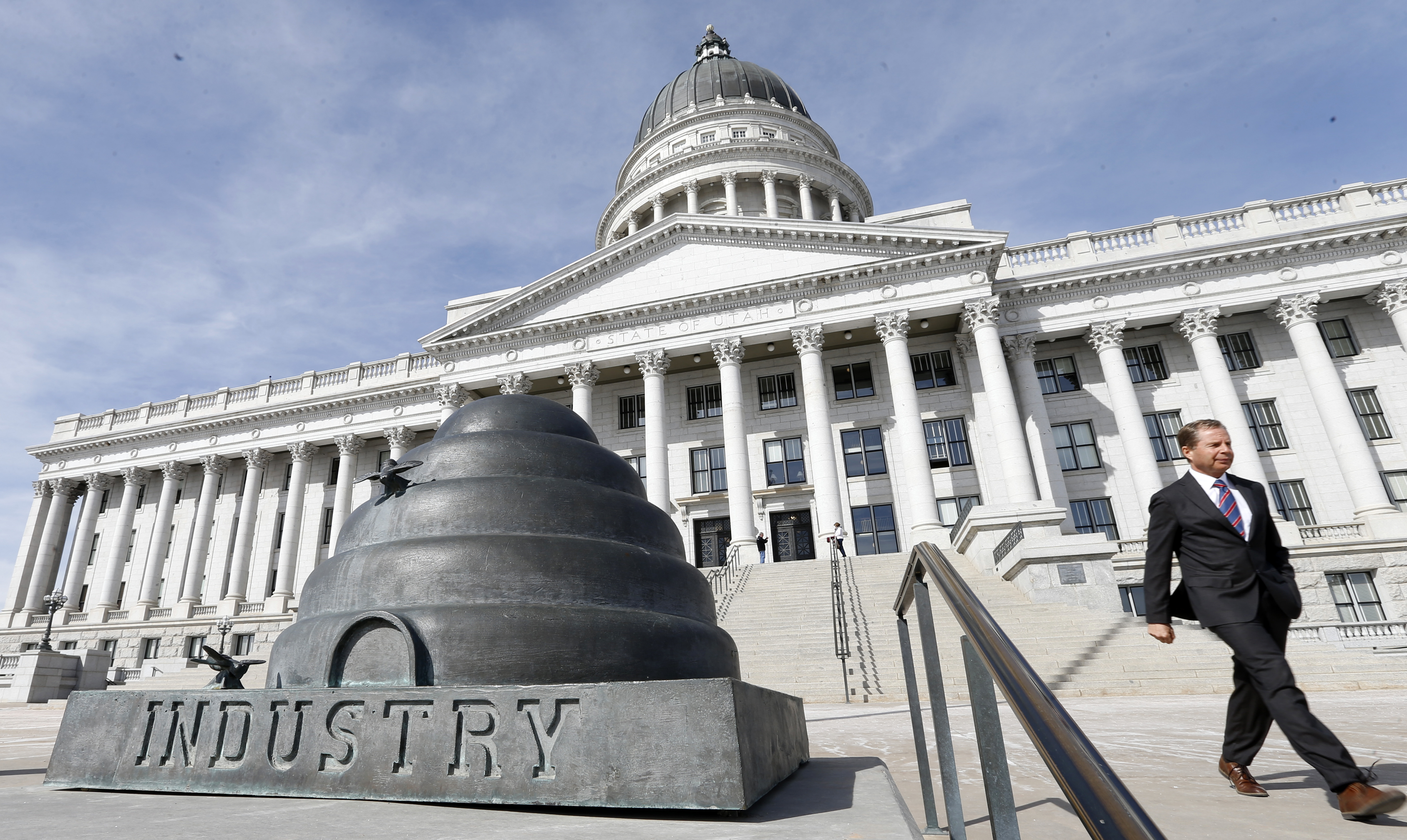 The Latest: Budget includes $1.65M for California coal suit