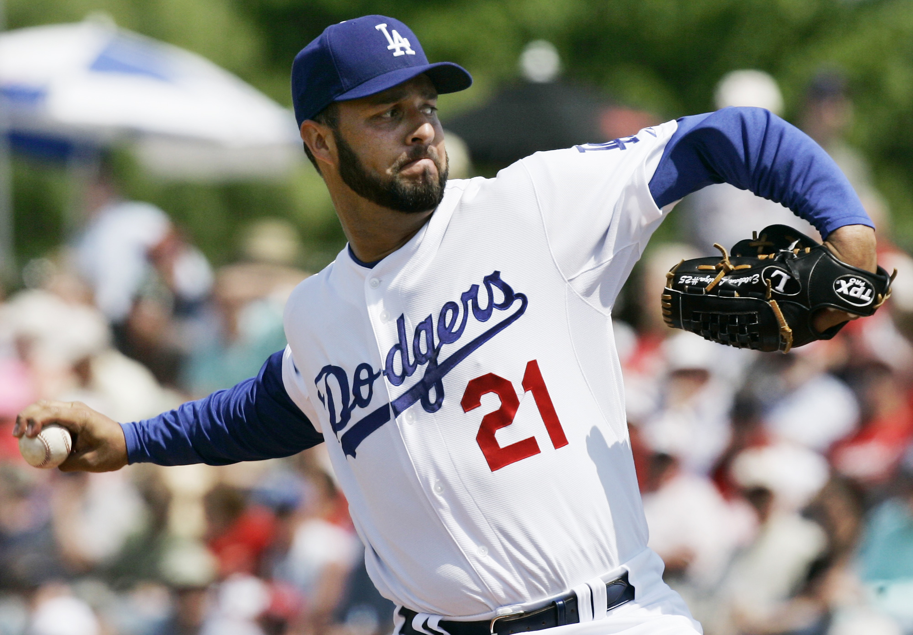 Ex-All-Star pitcher Estevan Loaiza faces federal drug charge