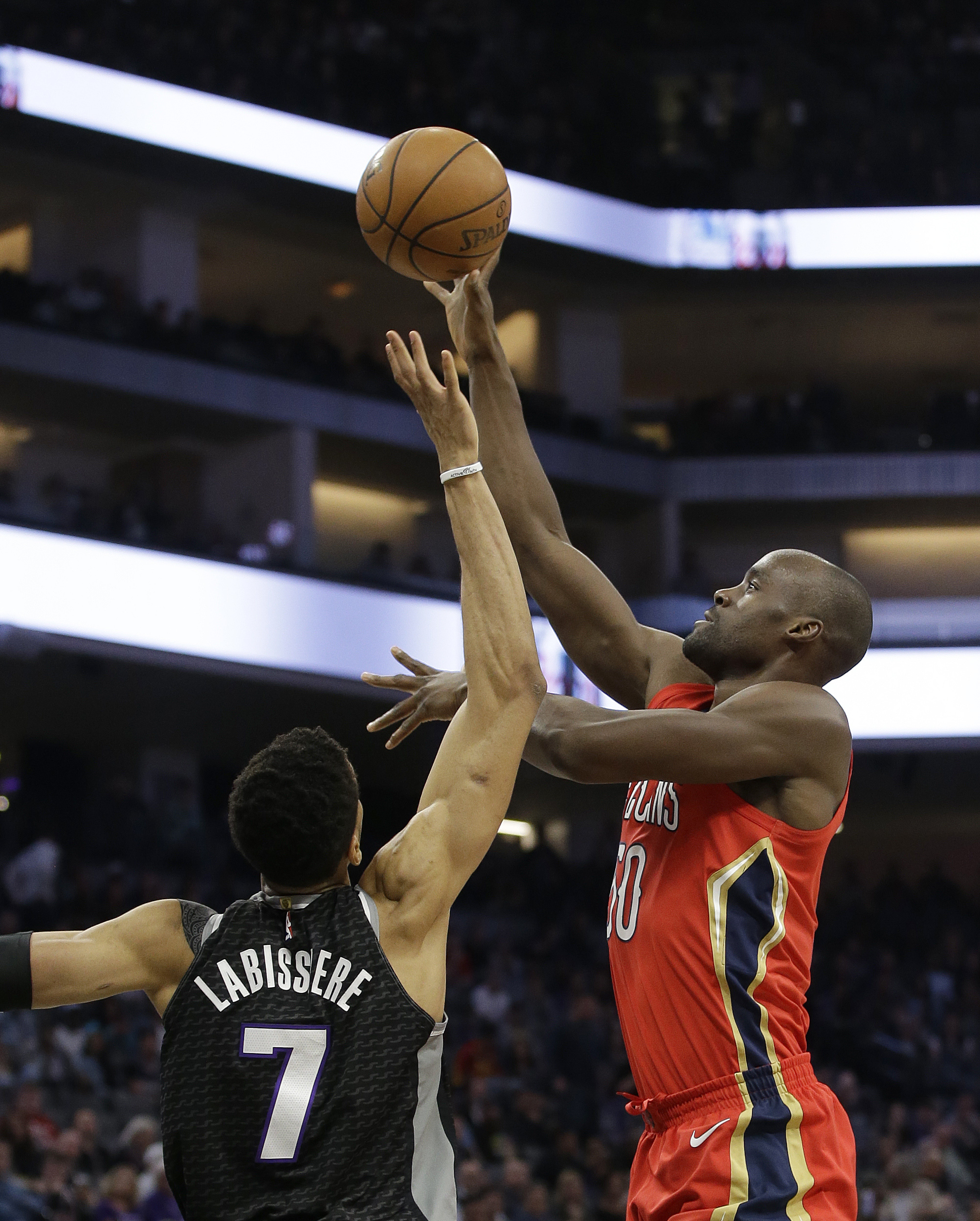 Davis turns ankle, but Pelicans roll to 10th straight win