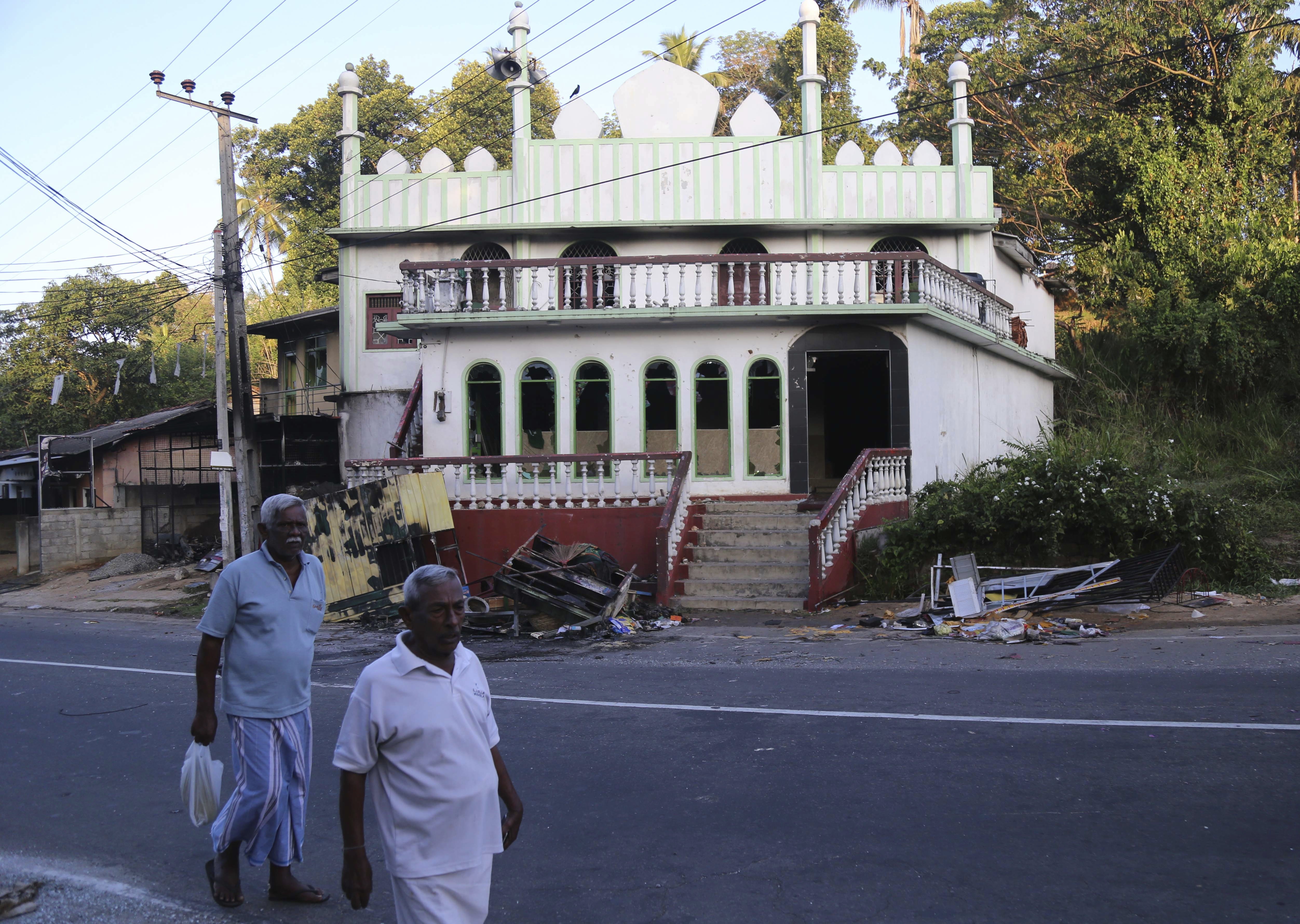 Buddhist mobs sweep through Sri Lanka's Muslim neighborhoods