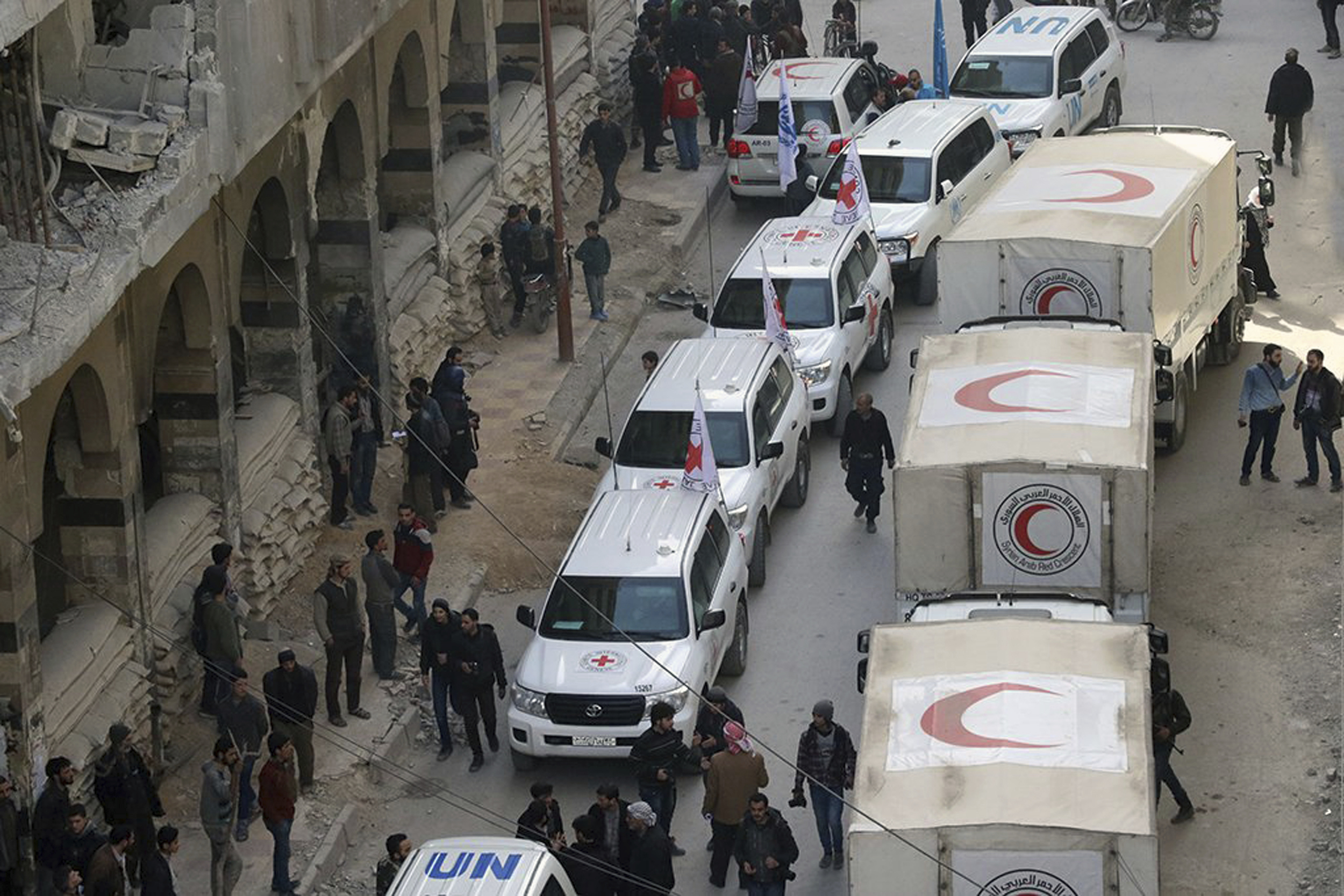 Syria aid convoy on hold, top UN official appeals for calm