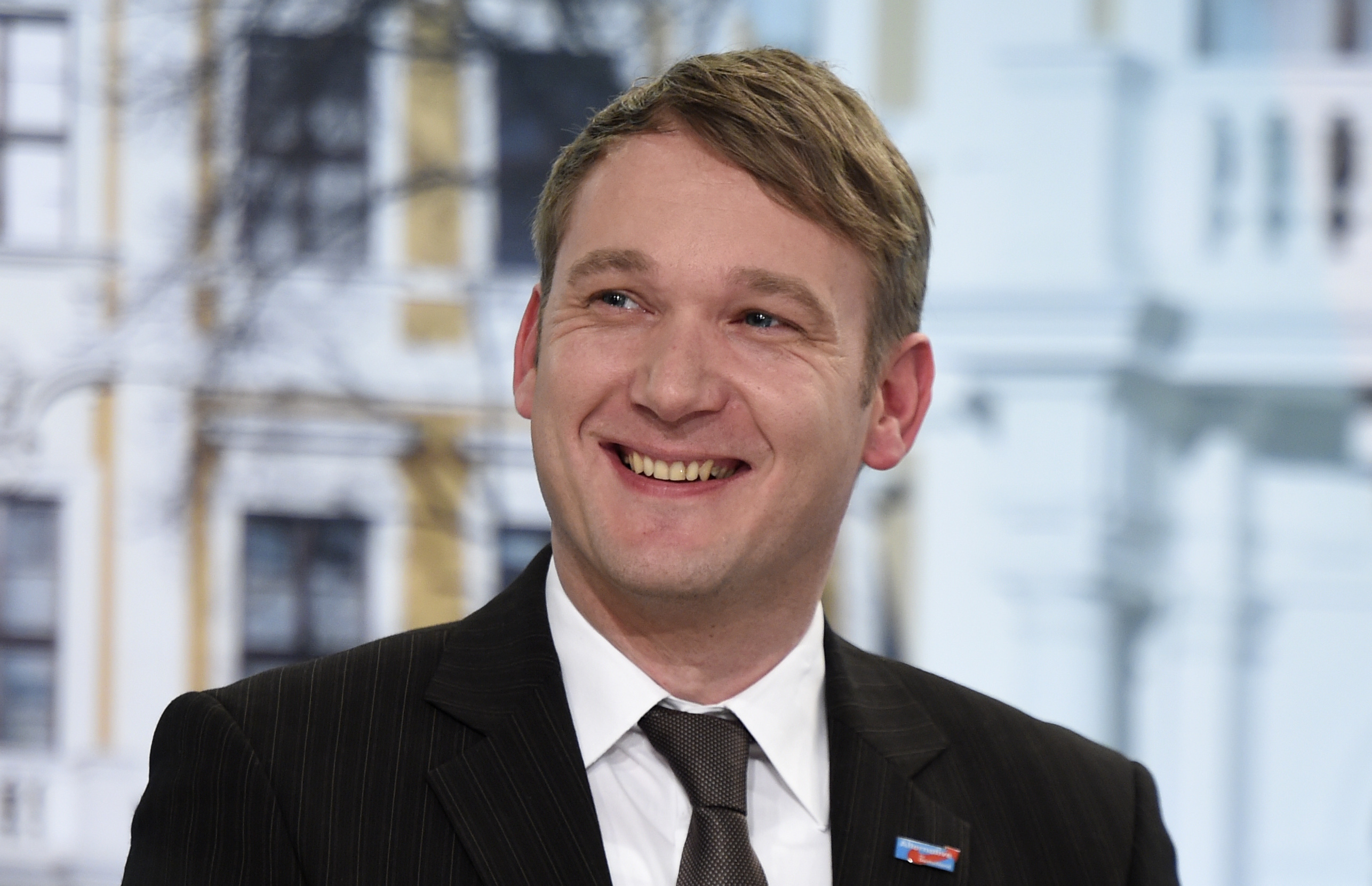 Prominent leader of German nationalist party to step down