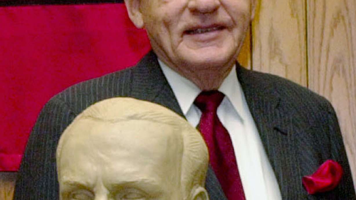 Former Nebraska governor and congressman Charles Thone dies