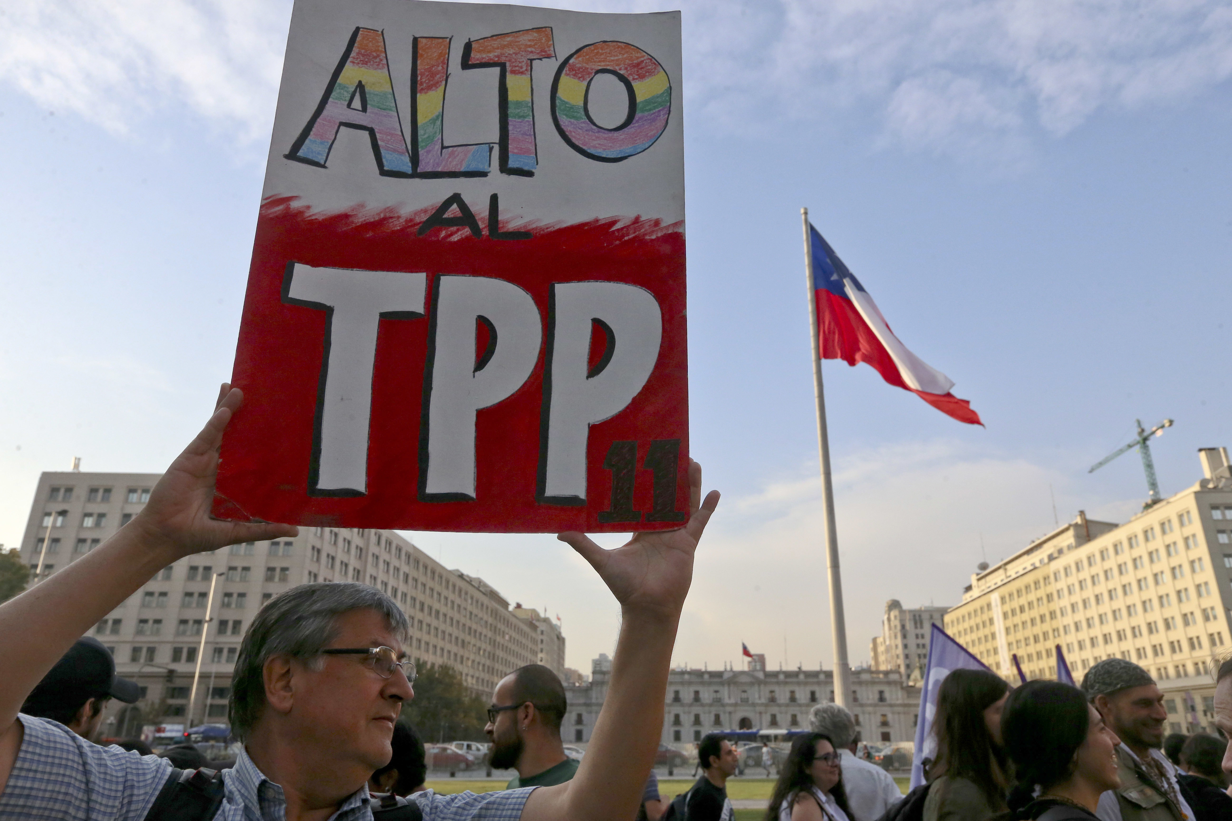 11 nations sign Pacific trade pact as Trump plans US tariffs