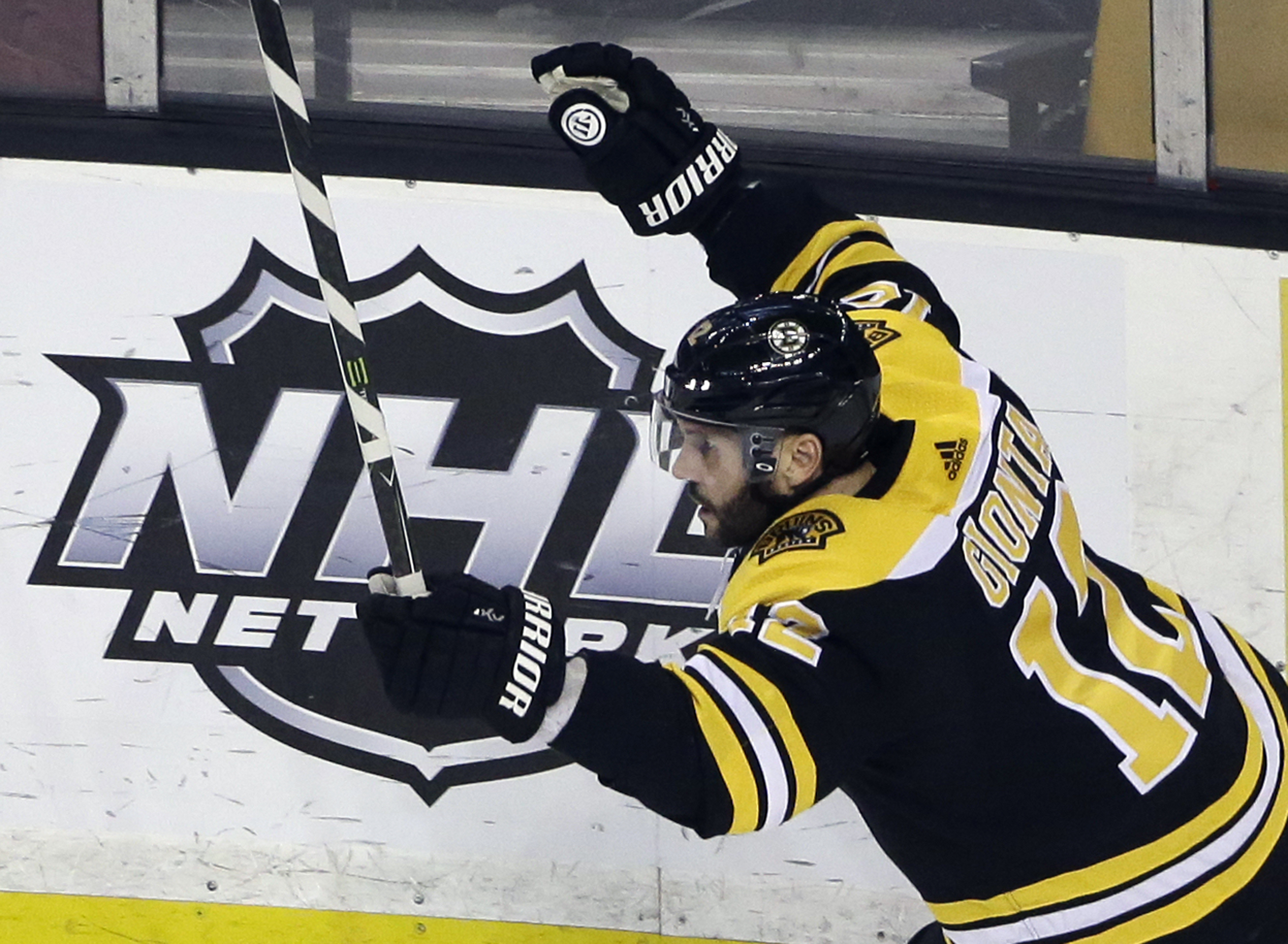 Marchand scores with 22 seconds left, Bruins beat Flyers 3-2