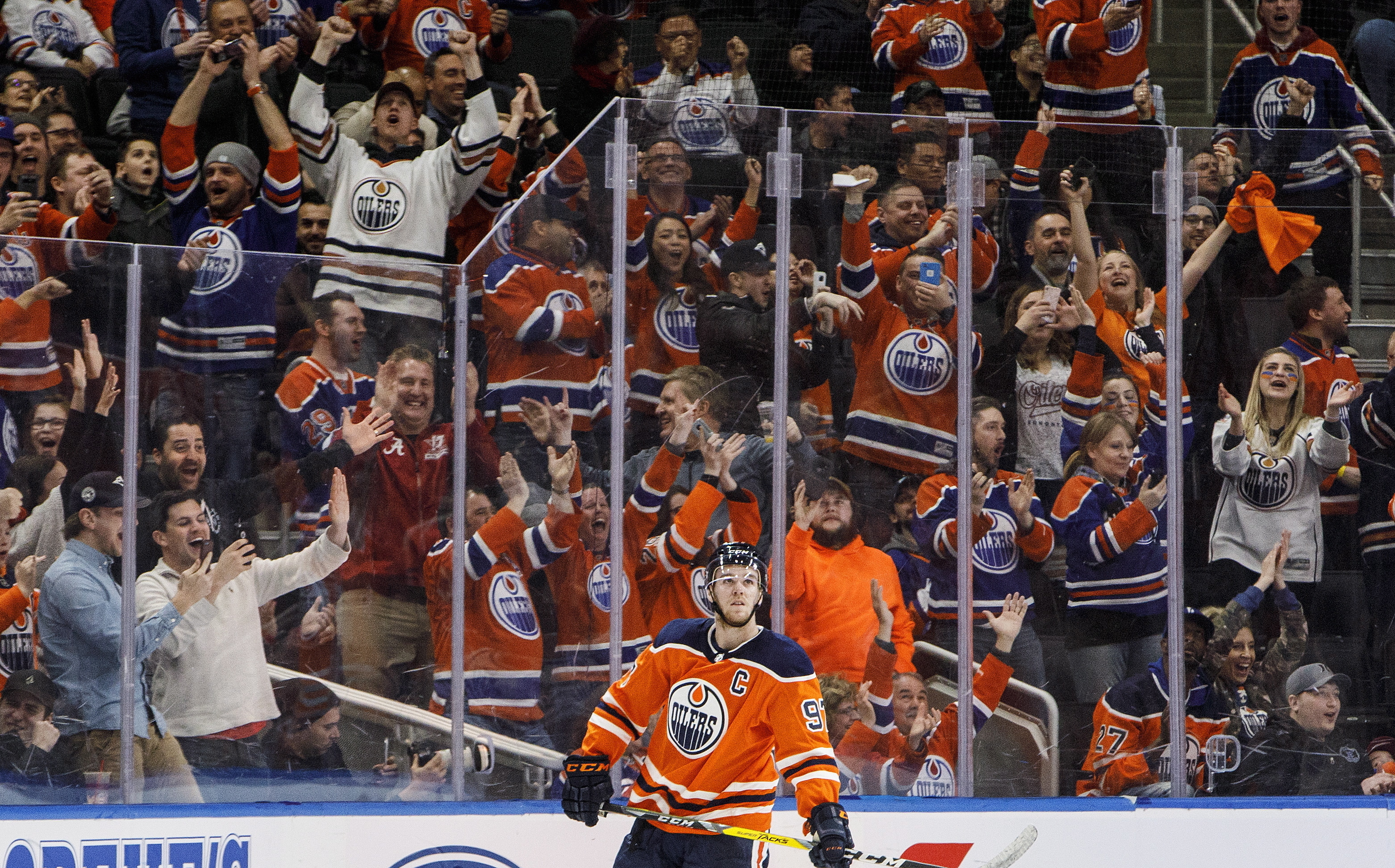 McDavid ties it, scores in SO to lift Oilers over Islanders