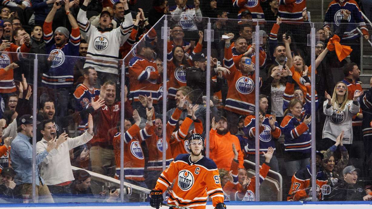 McDavid ties it, scores in SO to lift Oilers over Islanders