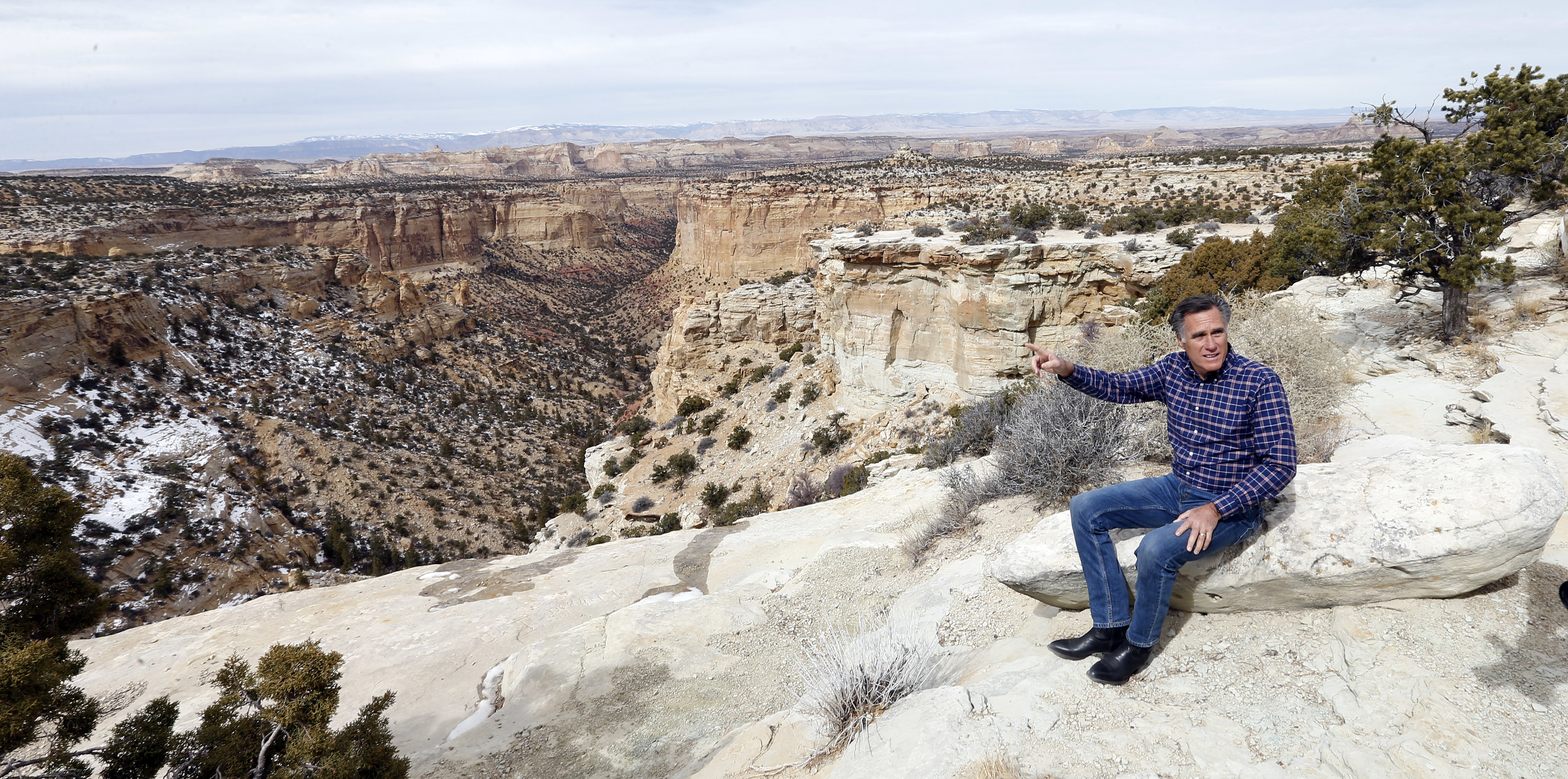 Romney focuses on Utah campaign, downplays feud with Trump