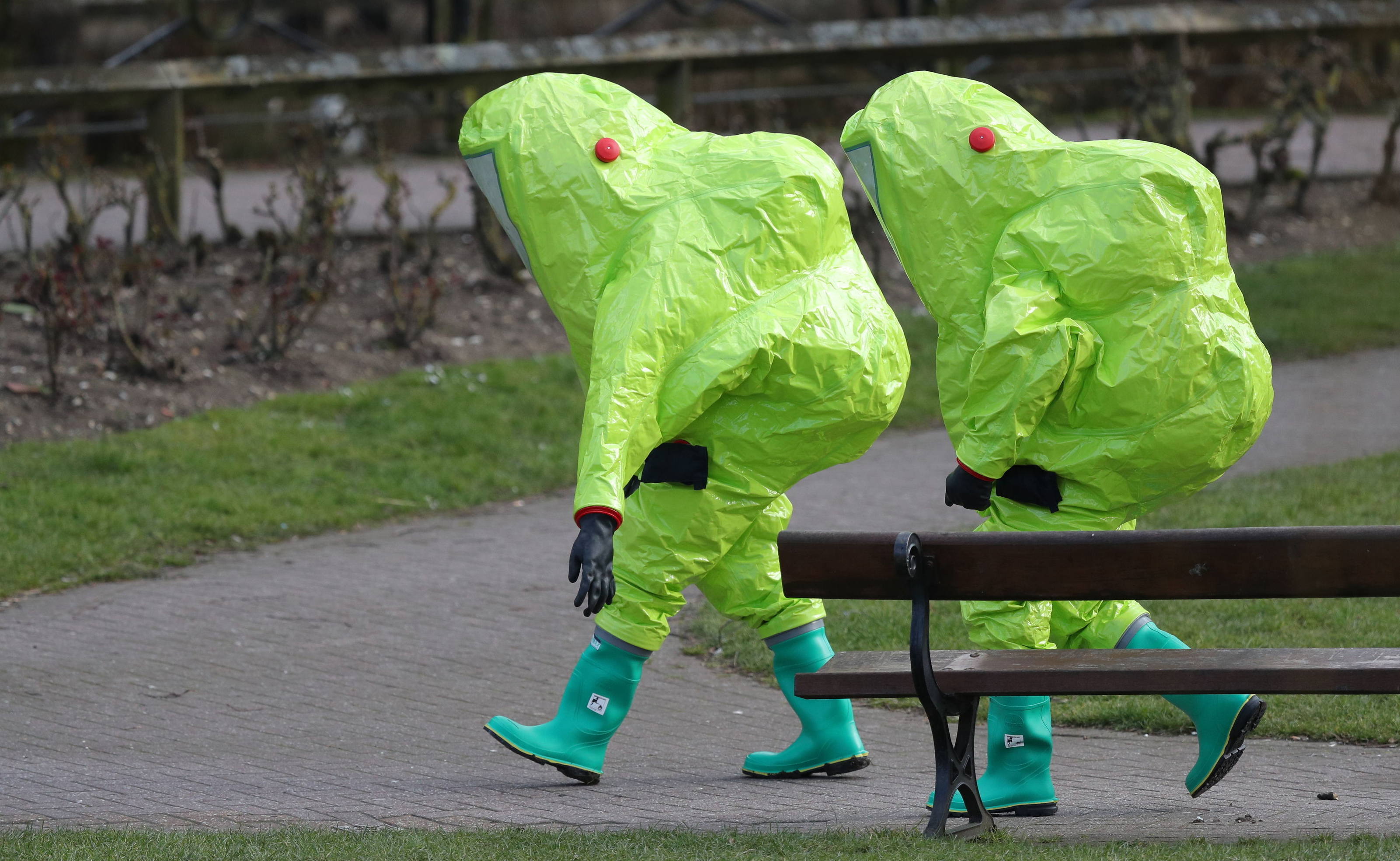 UK military chemical experts aid police in spy poison probe