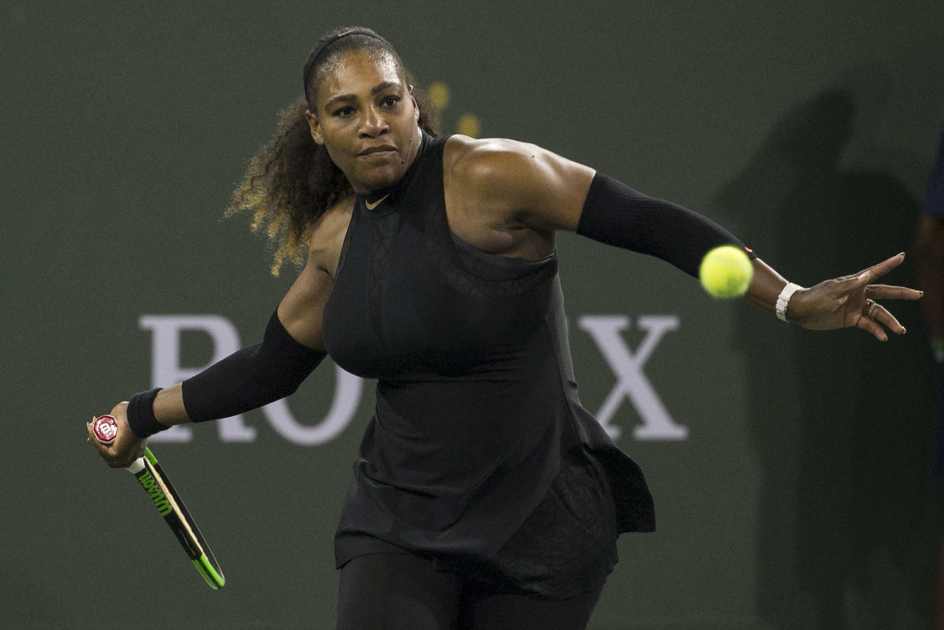 Serena powers to 1st win in comeback with baby on her mind