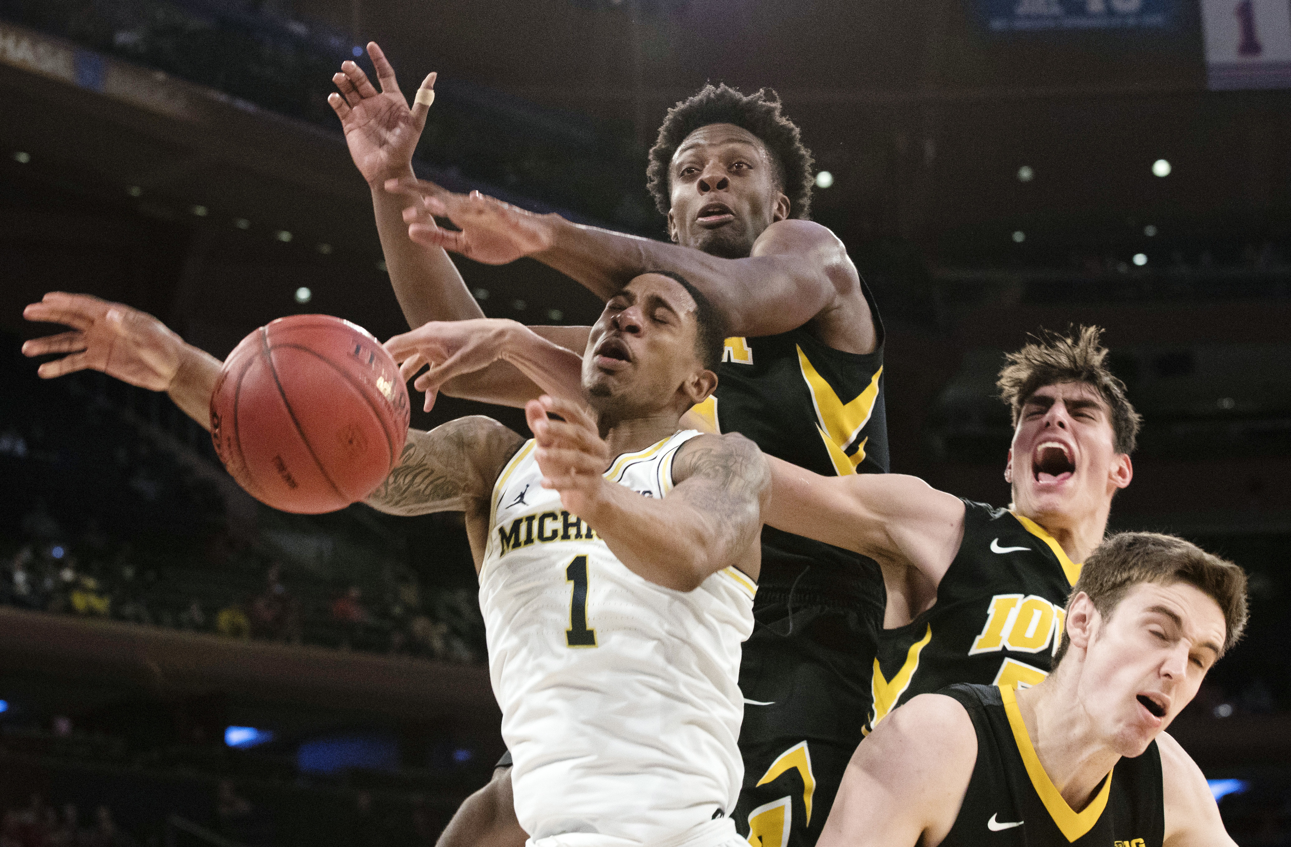 Iowa sophomore forward Tyler Cook to test NBA draft interest