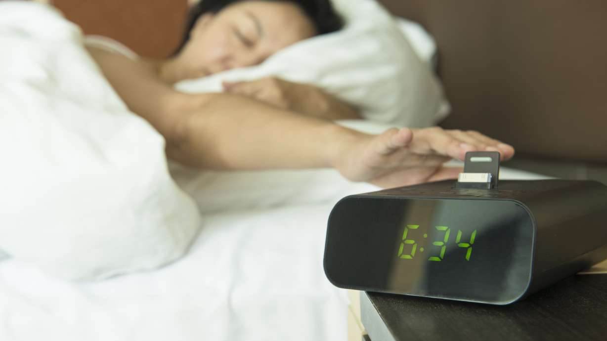 Lawmakers to look at freezing the clock on daylight saving time on 4th day of session