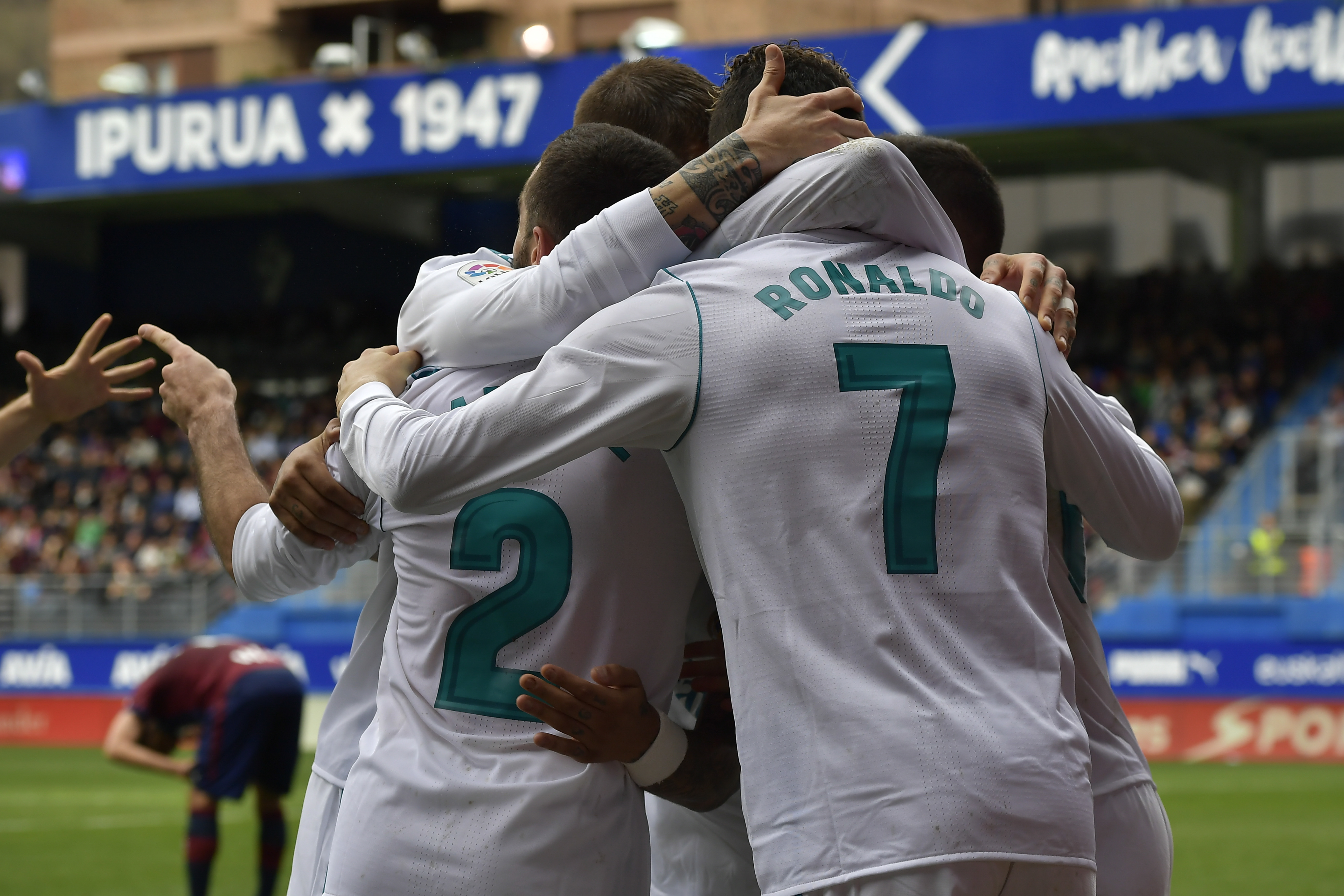 Ronaldo scores 2 to give Real Madrid 2-1 win at Eibar