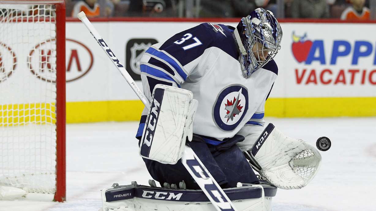 Patrik Laine's 40th goal not enough, Flyers top Jets 2-1