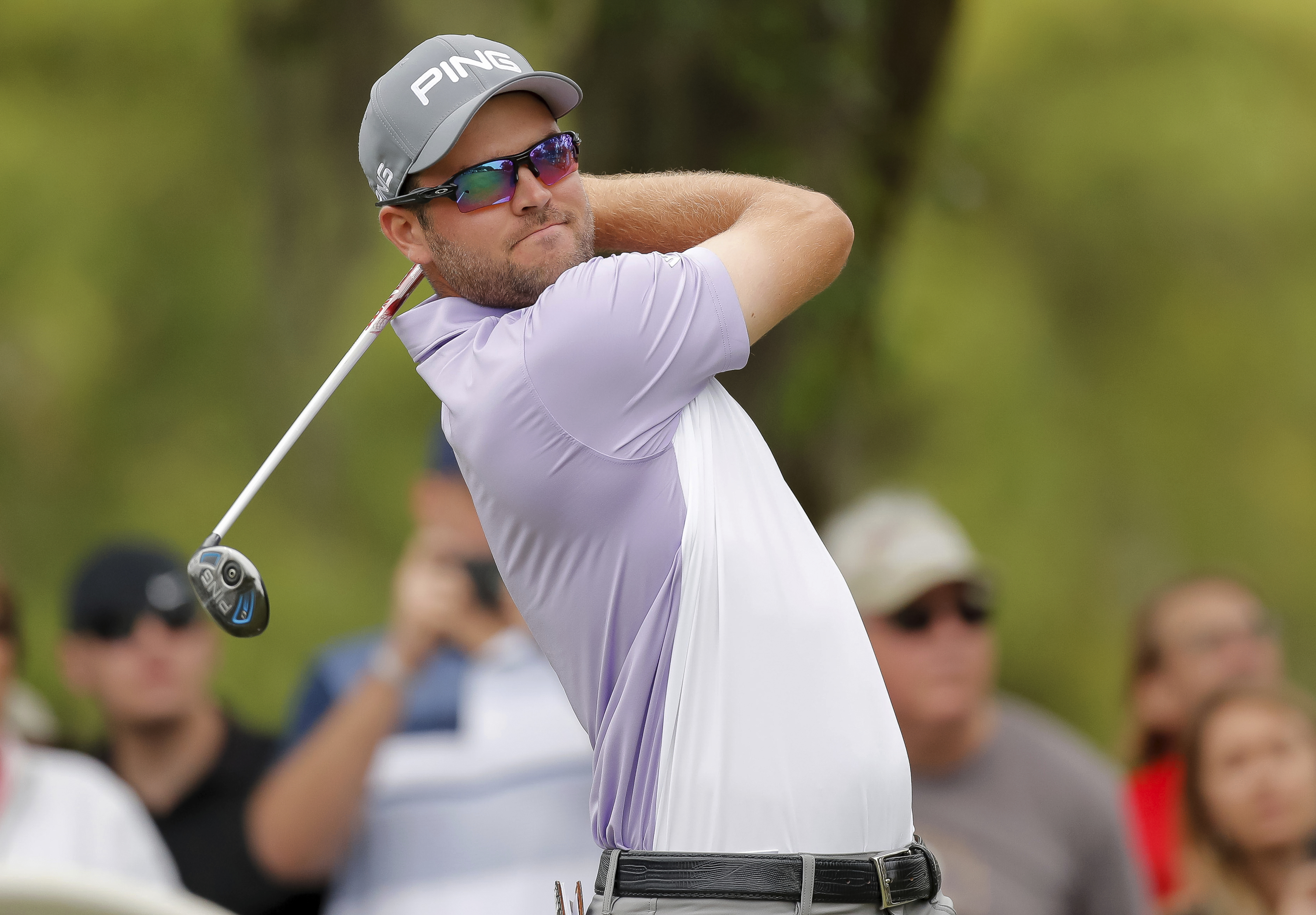 Woods closes to within 1 shot of Canadian rookie Conners