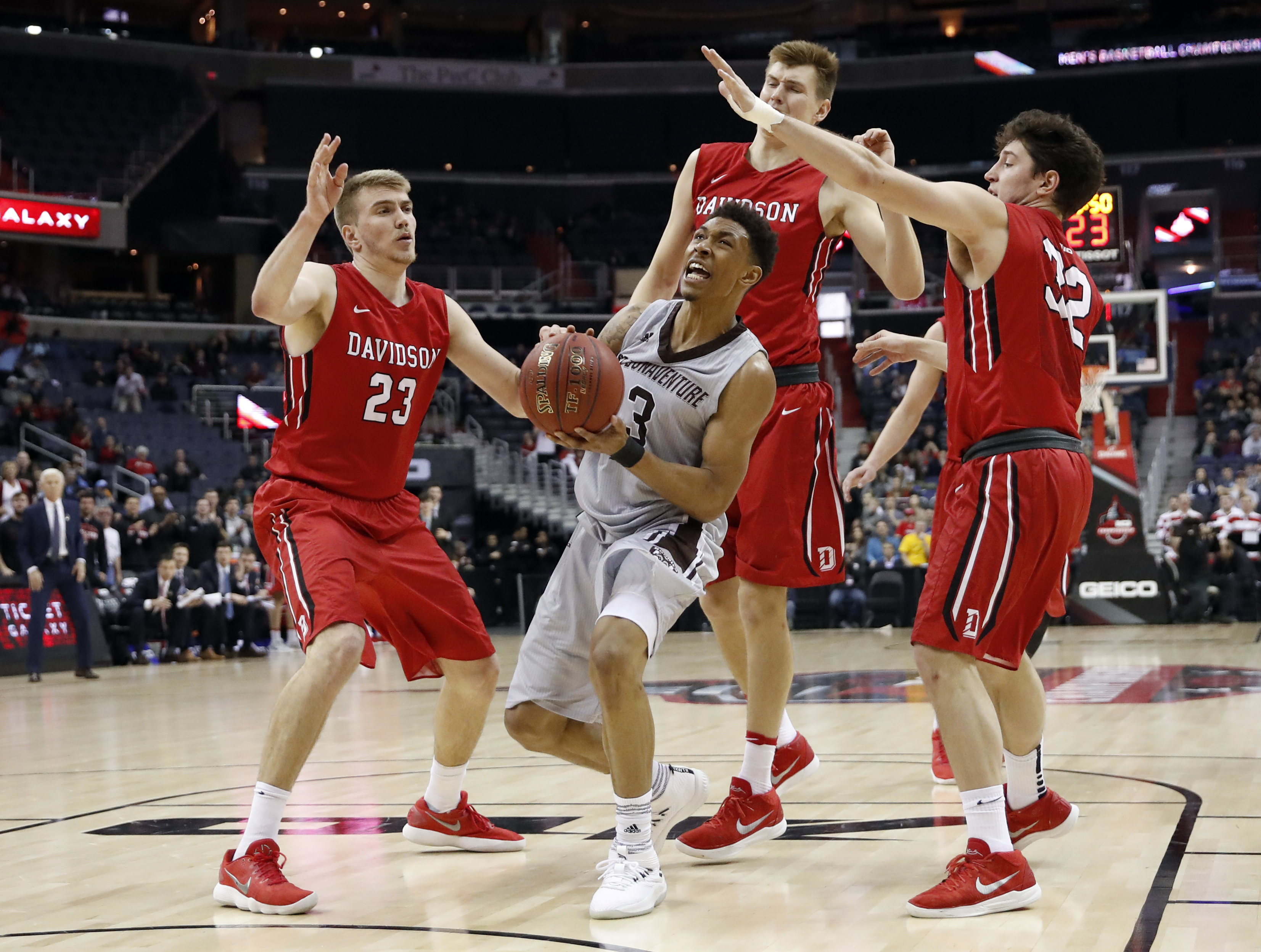 Davidson hits 16 treys, beats St. Bonaventure 82-70 in A-10