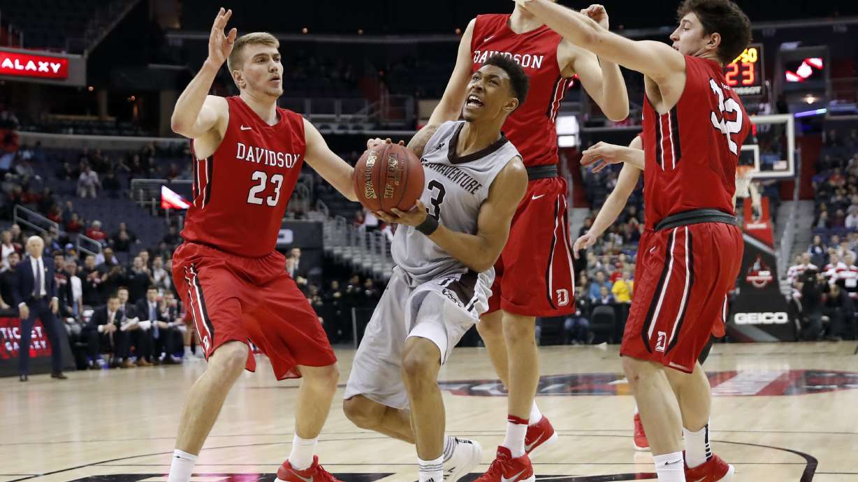 Davidson hits 16 treys, beats St. Bonaventure 82-70 in A-10