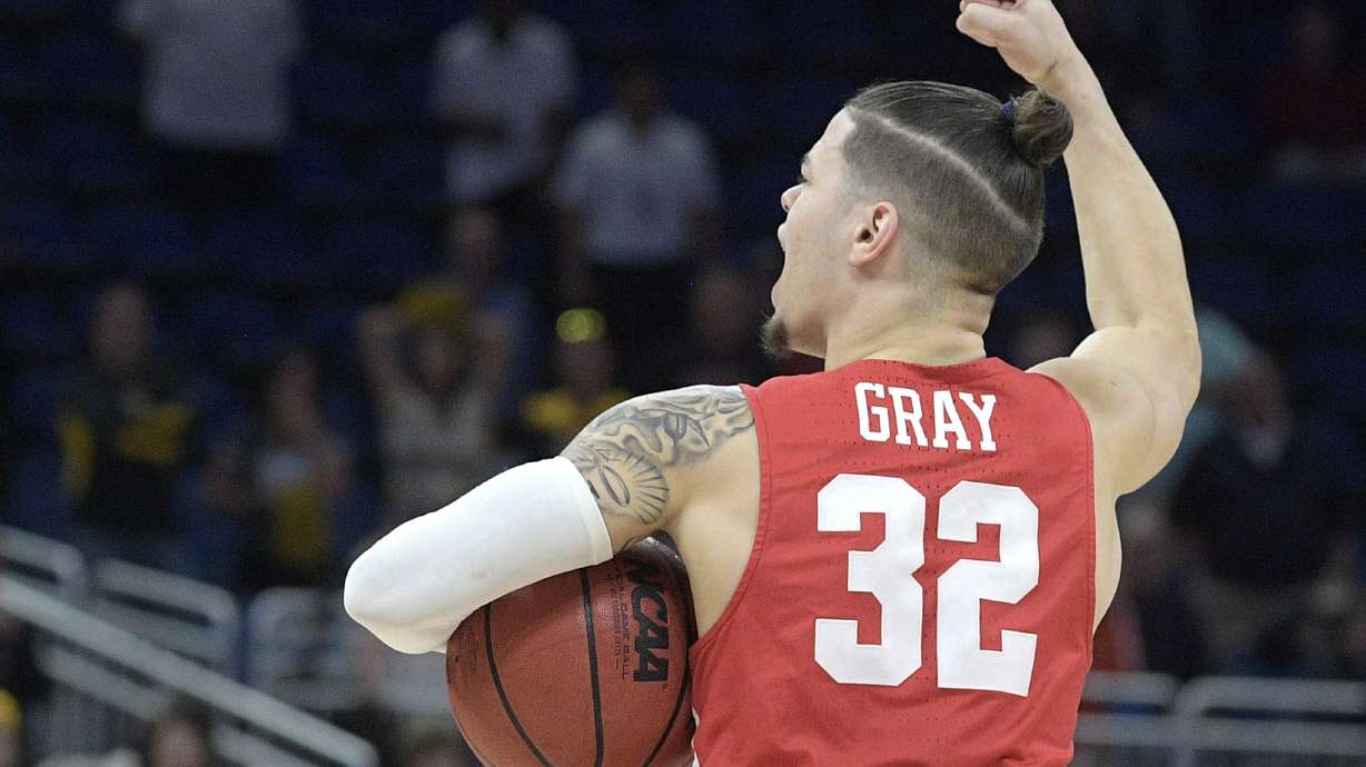 No. 21 Houston tops Wichita State, advances to AAC final