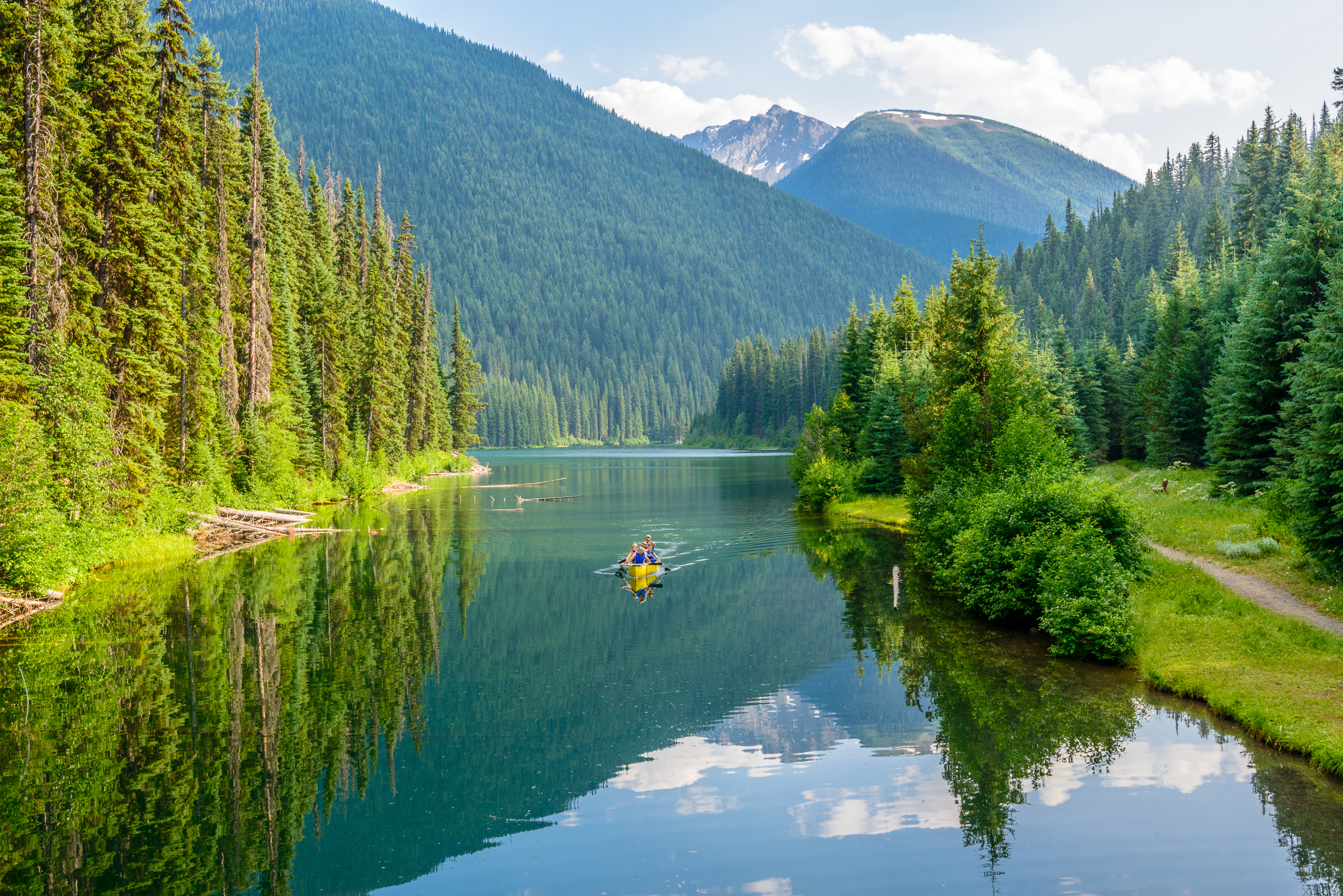 Judge rejects polygamy law challenge in Canada