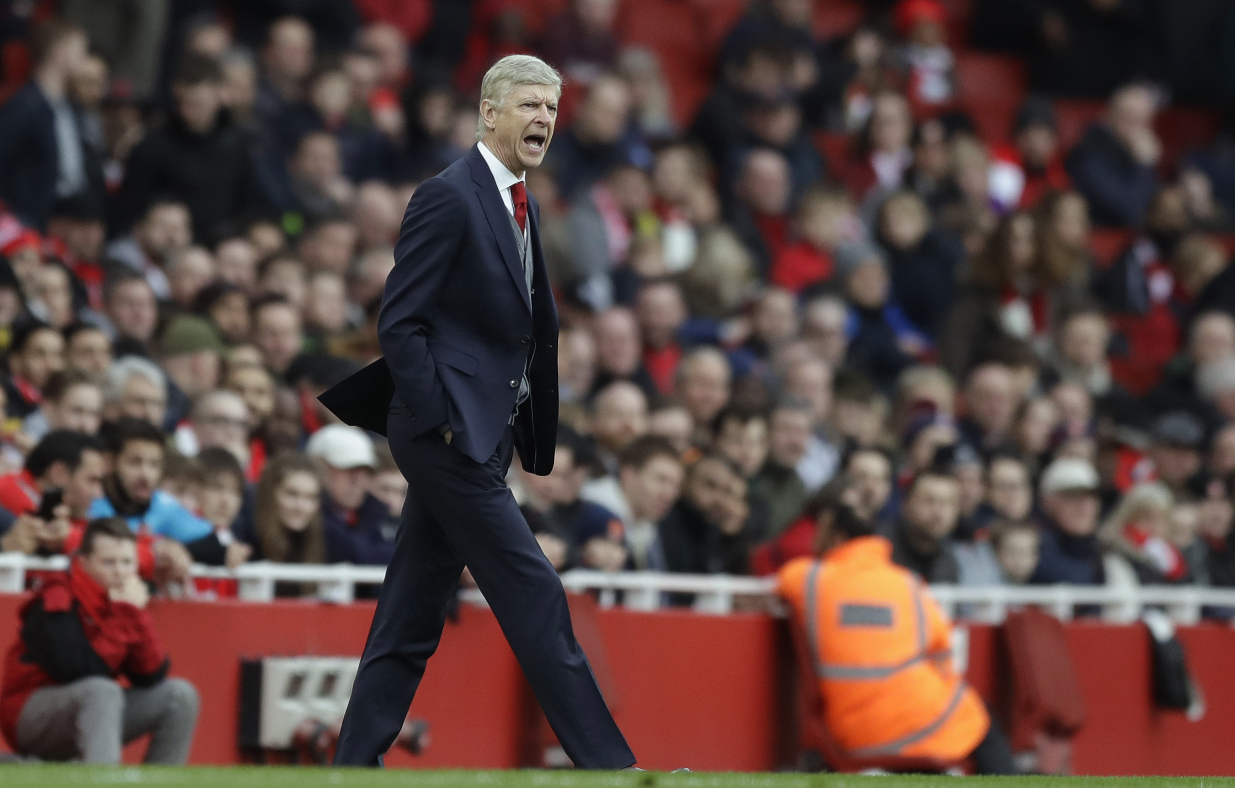 Cech record 200th EPL clean sheet, Arsenal beats Watford 3-0