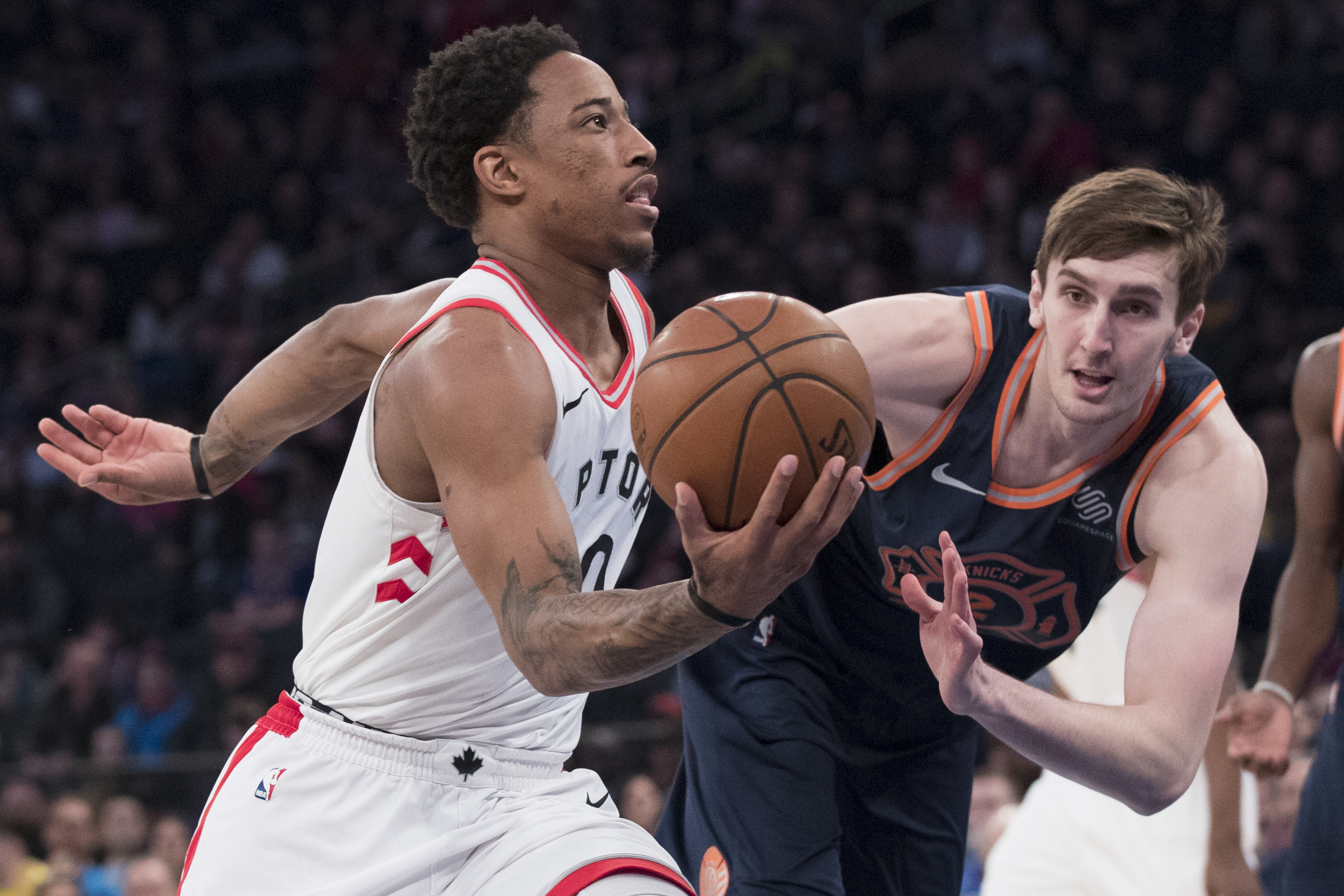 Raptors roll to 8th straight win, rout Knicks 132-106