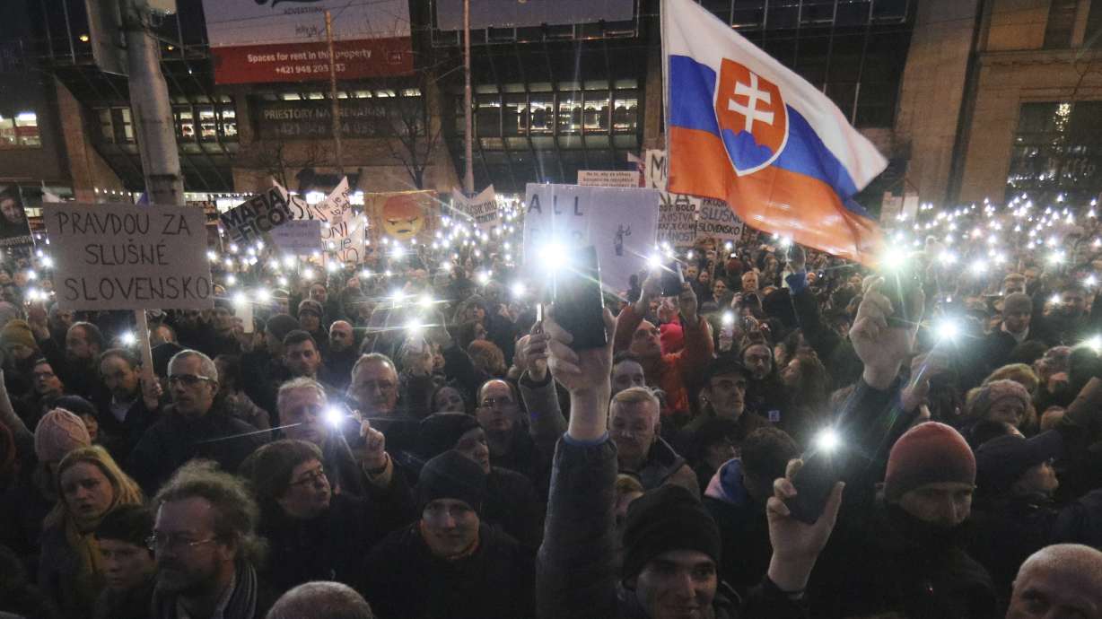 Ruling coalition party wants early vote over Slovakia crisis