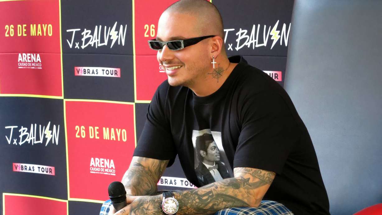 Reggaeton star insults Venezuelan leader on social media
