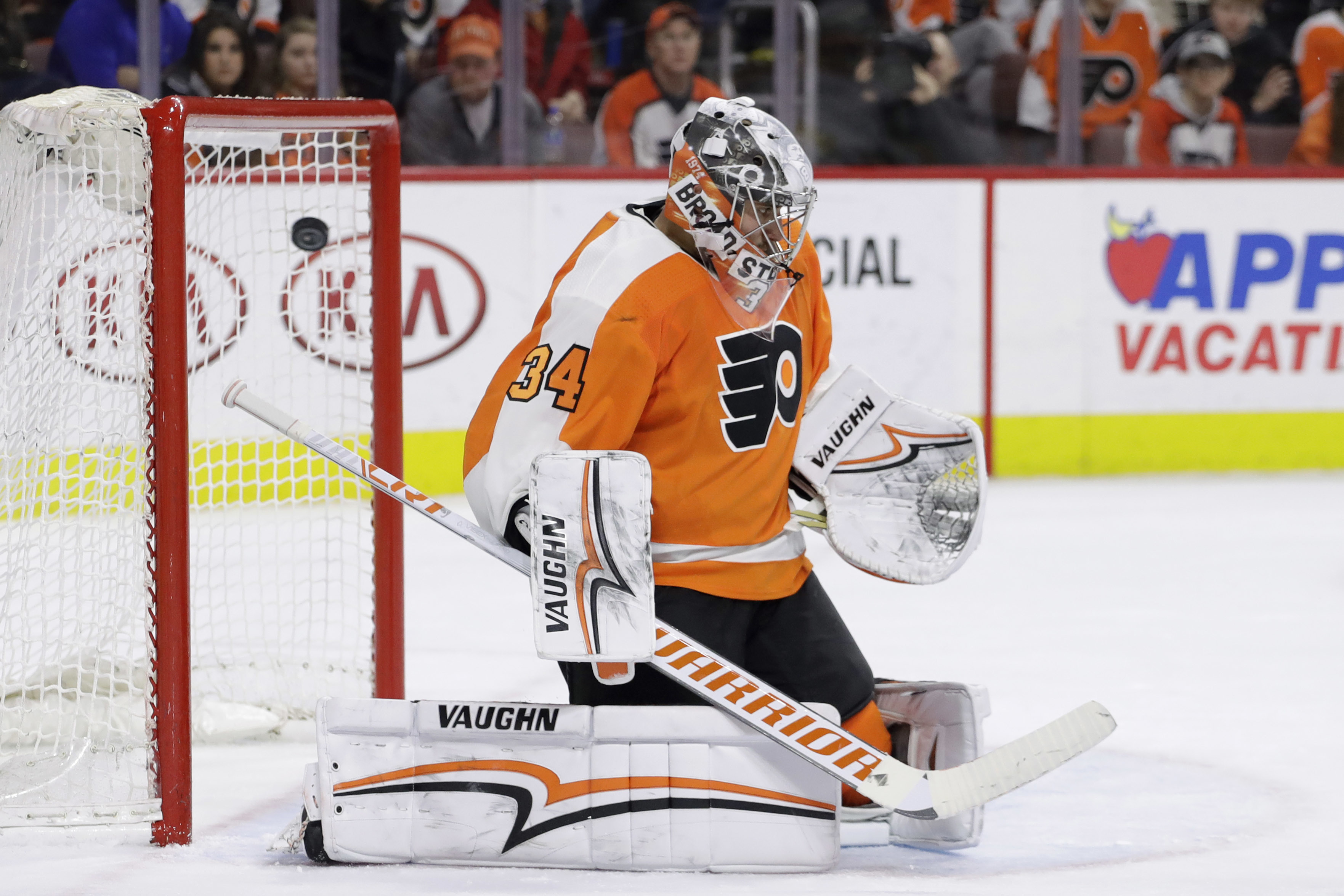 Fleury wins 400th, Golden Knights beat Flyers 3-2