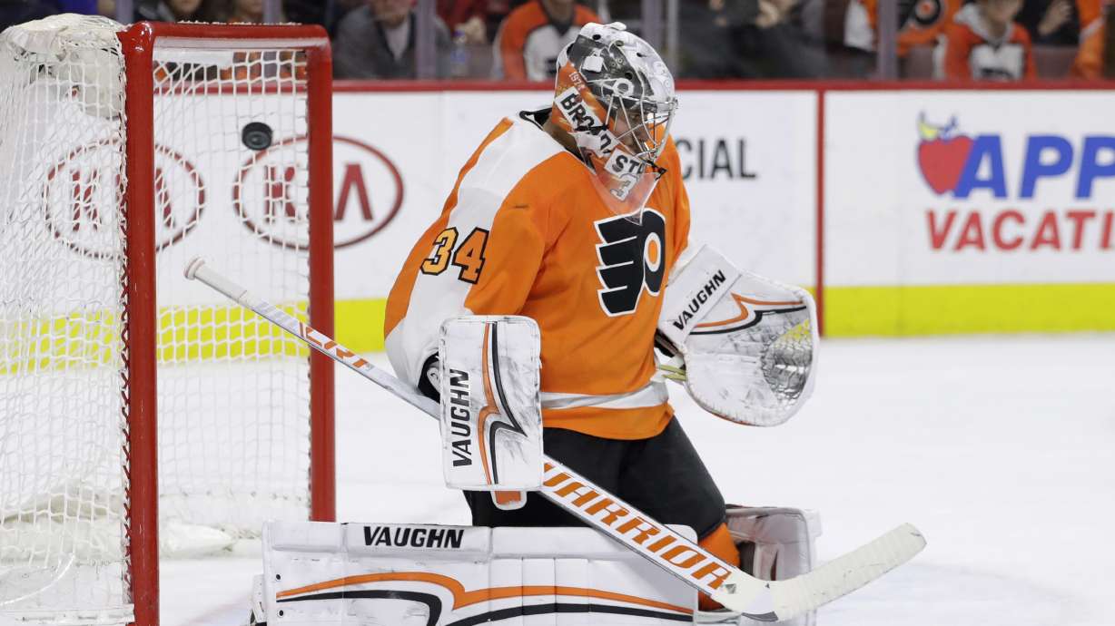 Fleury wins 400th, Golden Knights beat Flyers 3-2