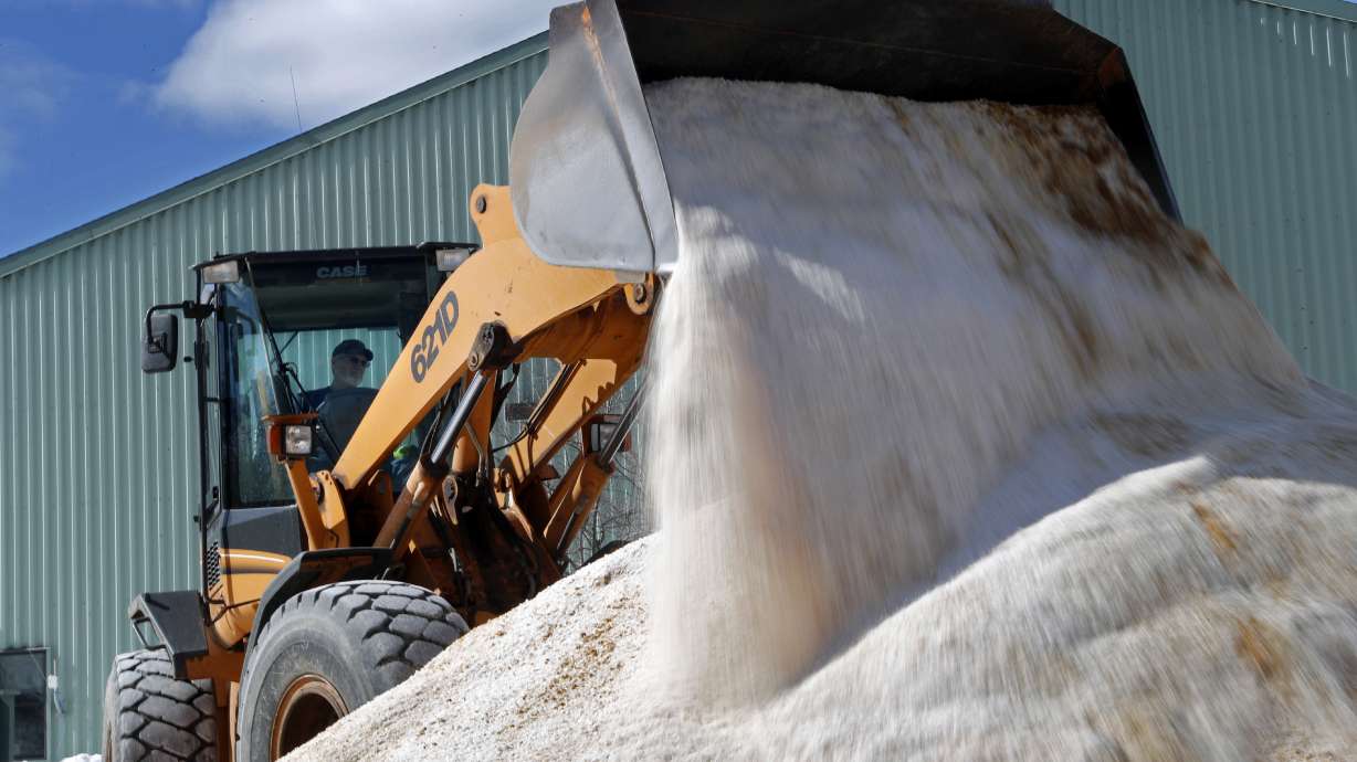 Storm blasts winter-weary Northeast; thousands lose power