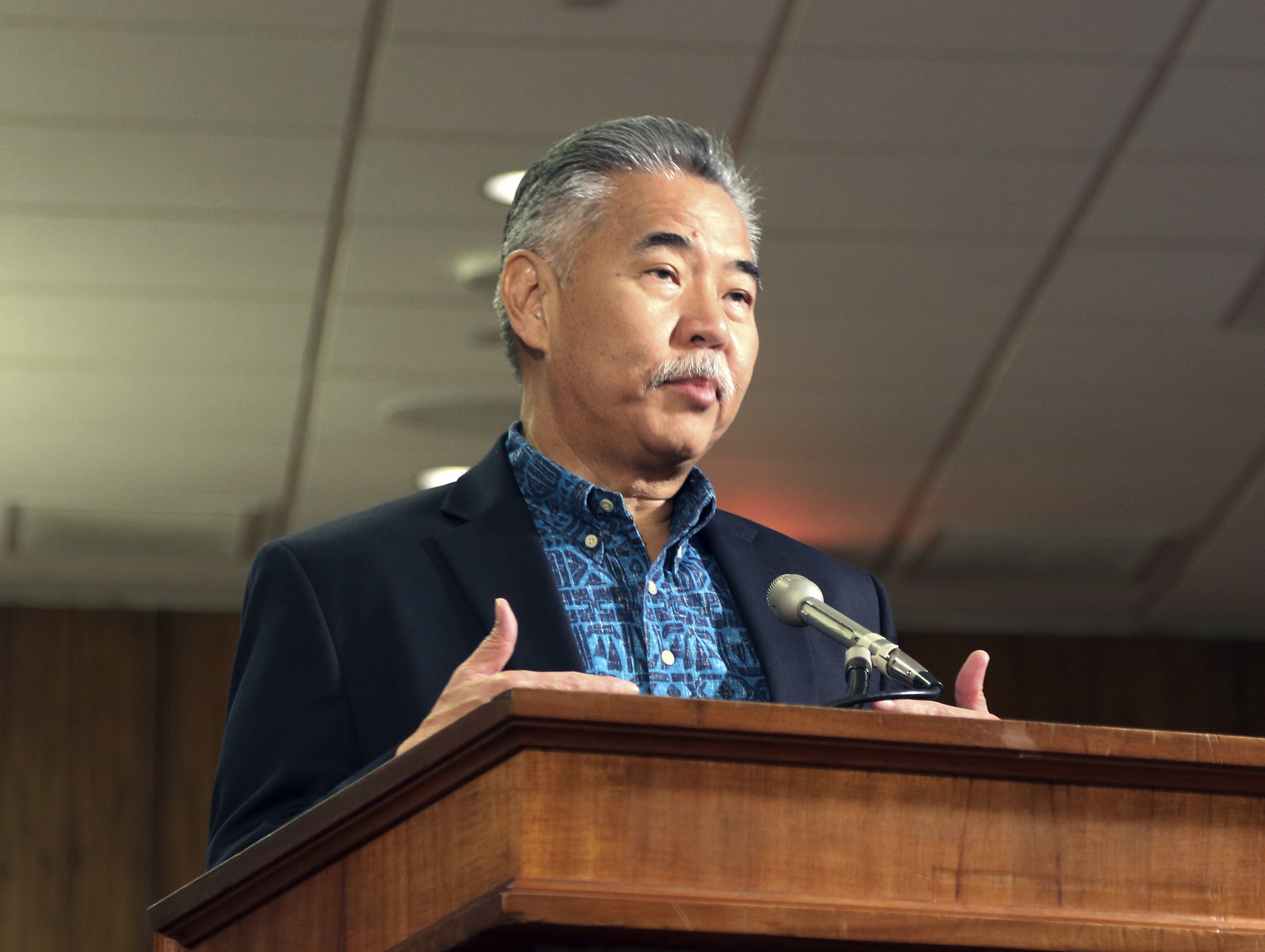 Hanabusa challenges Hawaii governor on missile alert records