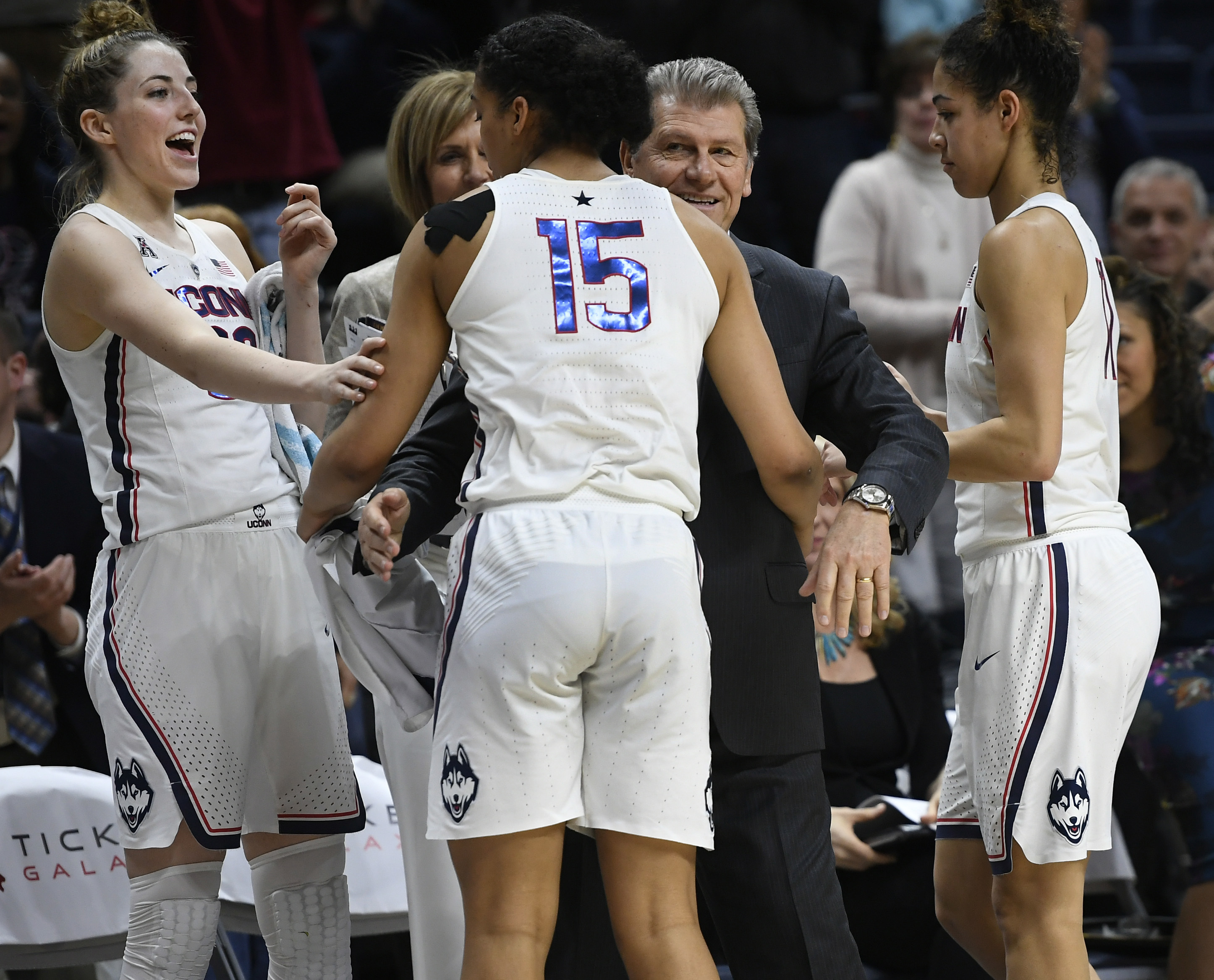 Auriemma: Could coach UConn men, but no interest at age 63