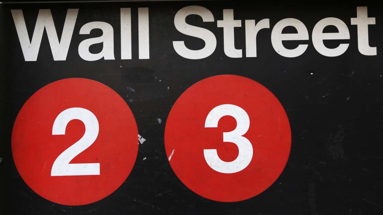 Stocks sink as technology rally fades; Qualcomm drops