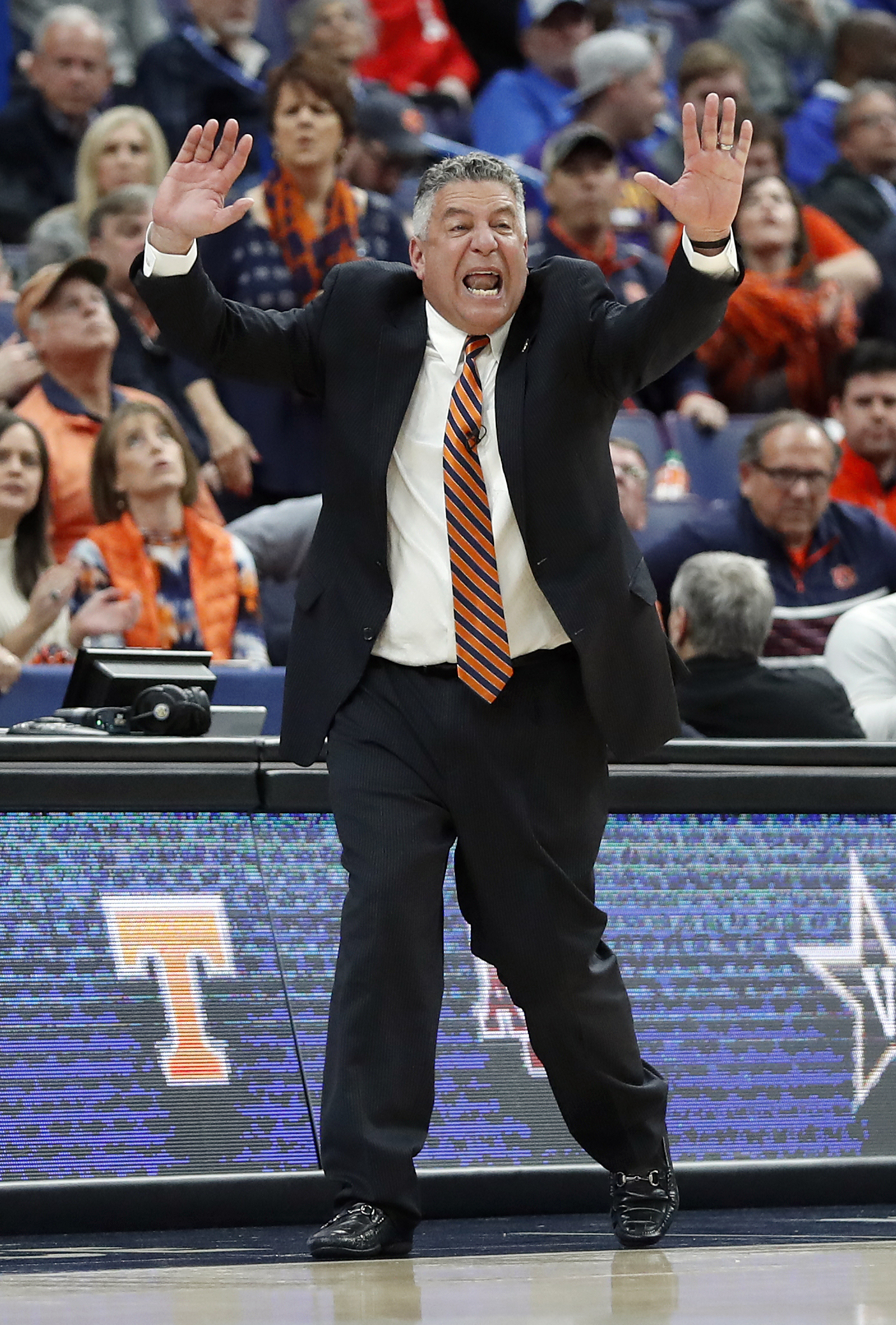 No. 19 Auburn's Pearl back in tourney despite uncertain fate