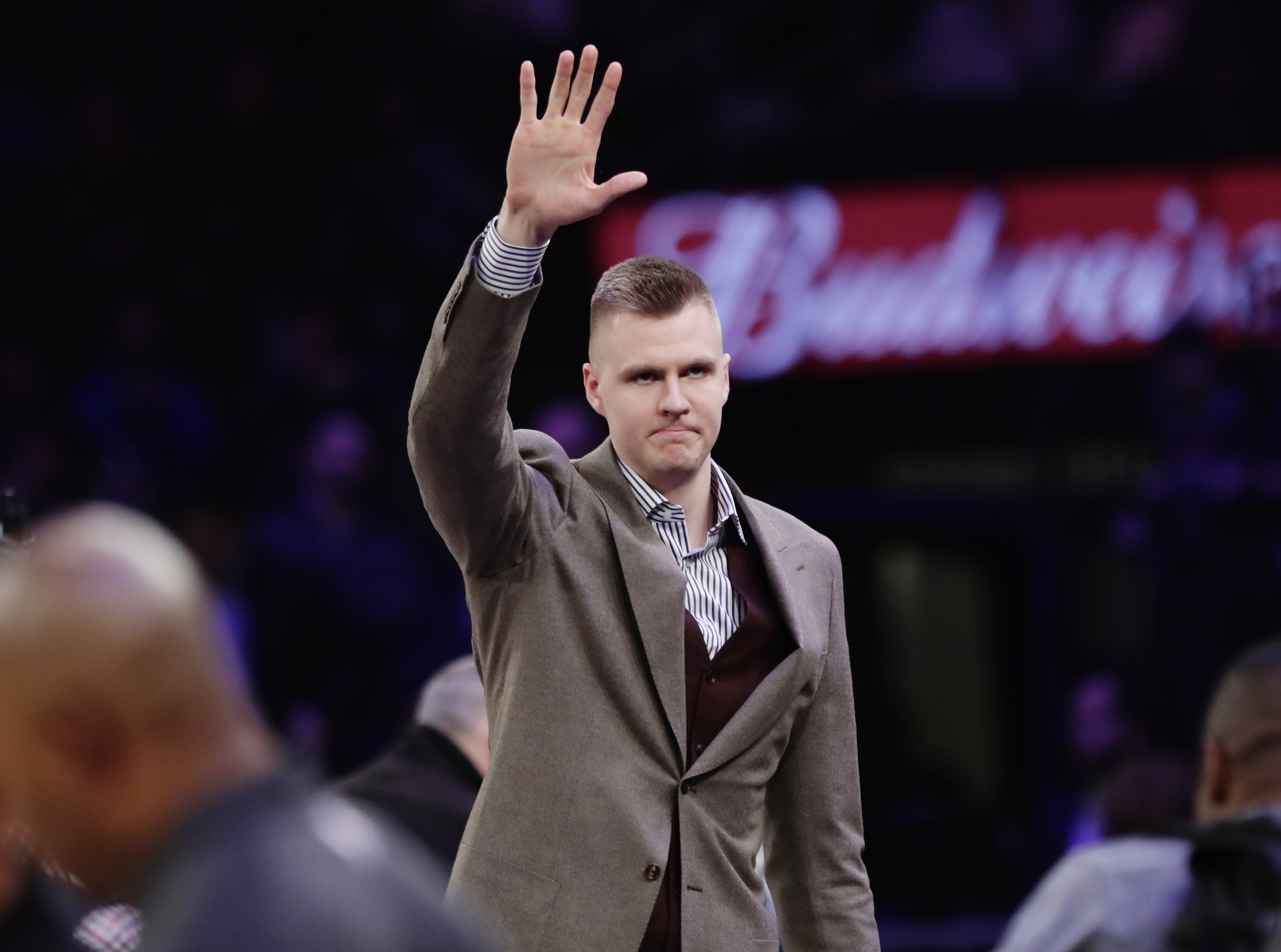 Barnes scores 30, Mavs hand Knicks eighth straight loss