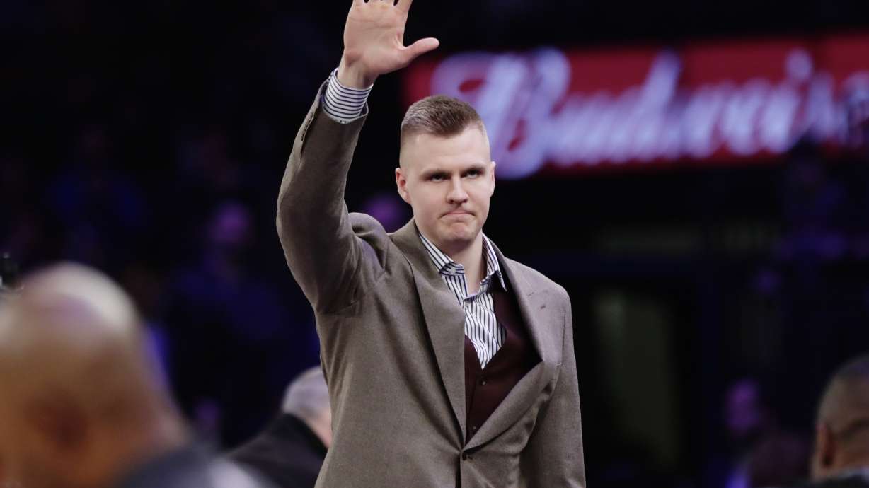 Barnes scores 30, Mavs hand Knicks eighth straight loss