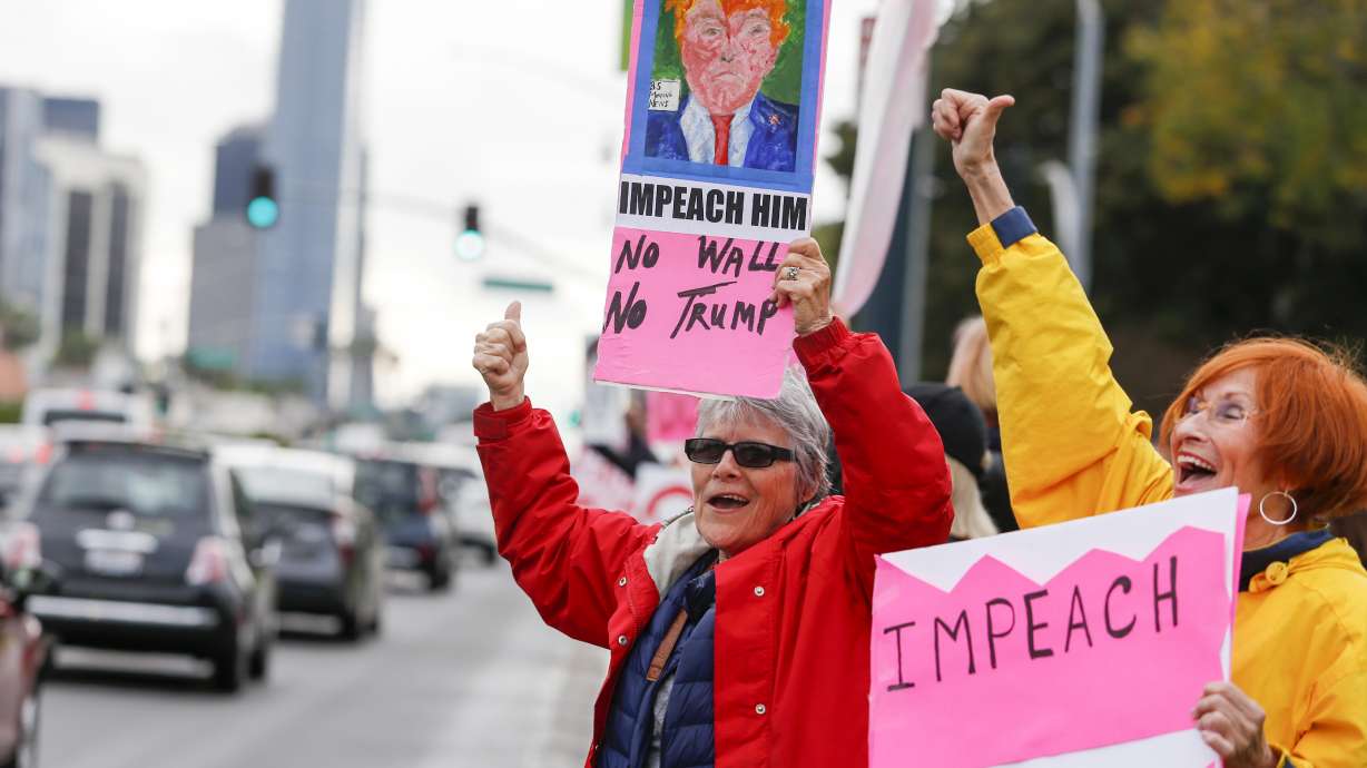 Trump inspects border wall prototypes, denounces California